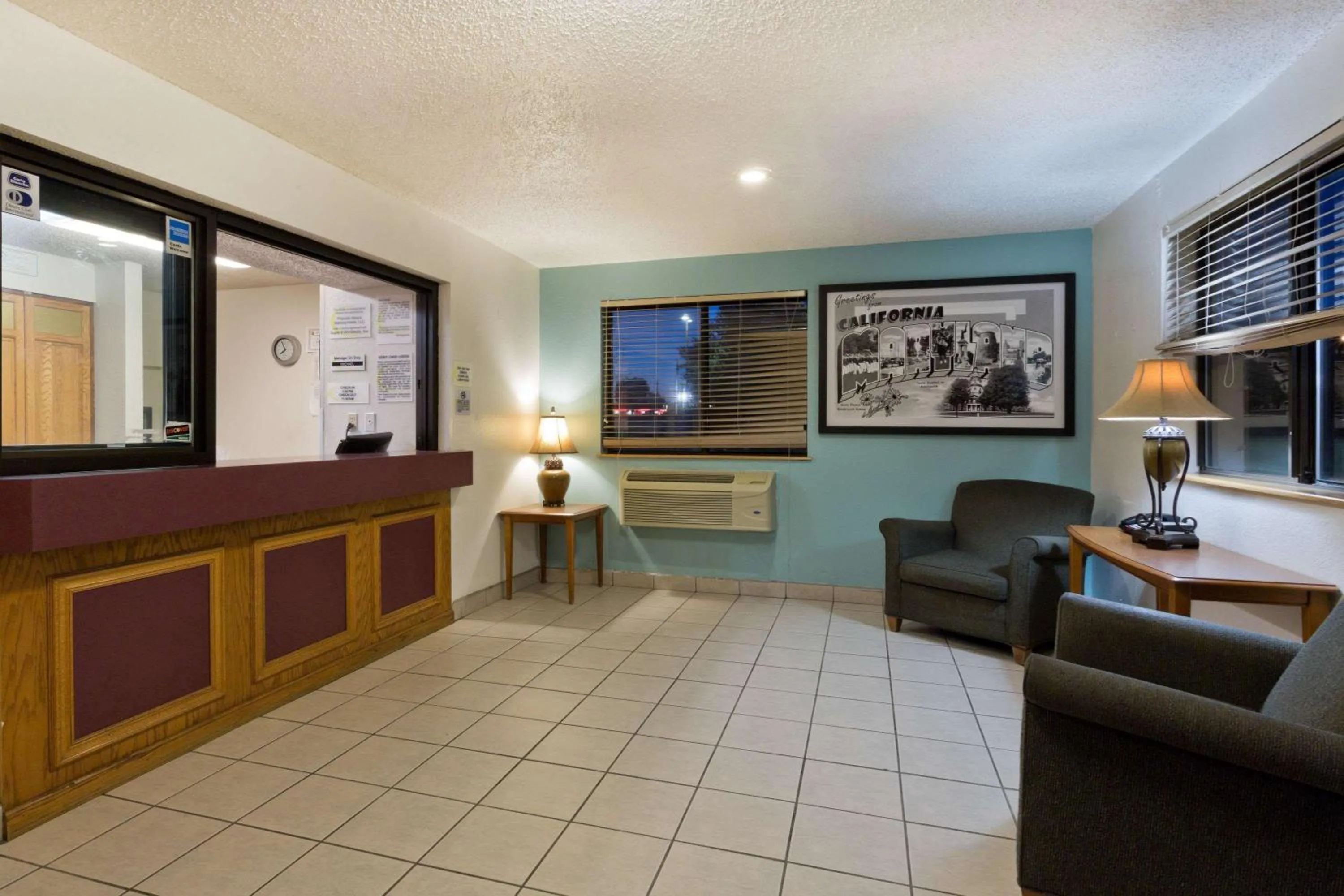 Lobby or reception in Super 8 by Wyndham Lexington Park/California Area