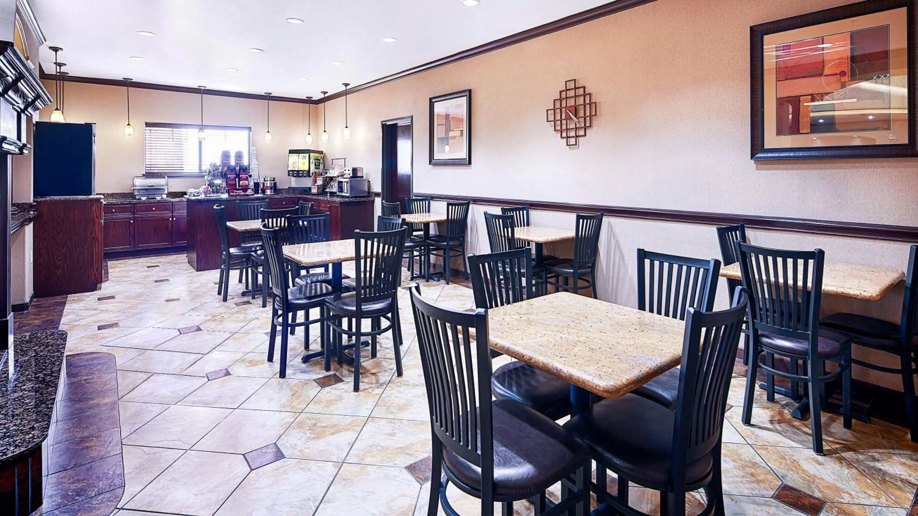 Restaurant/places to eat in Best Western Plus Royal Mountain Inn & Suites