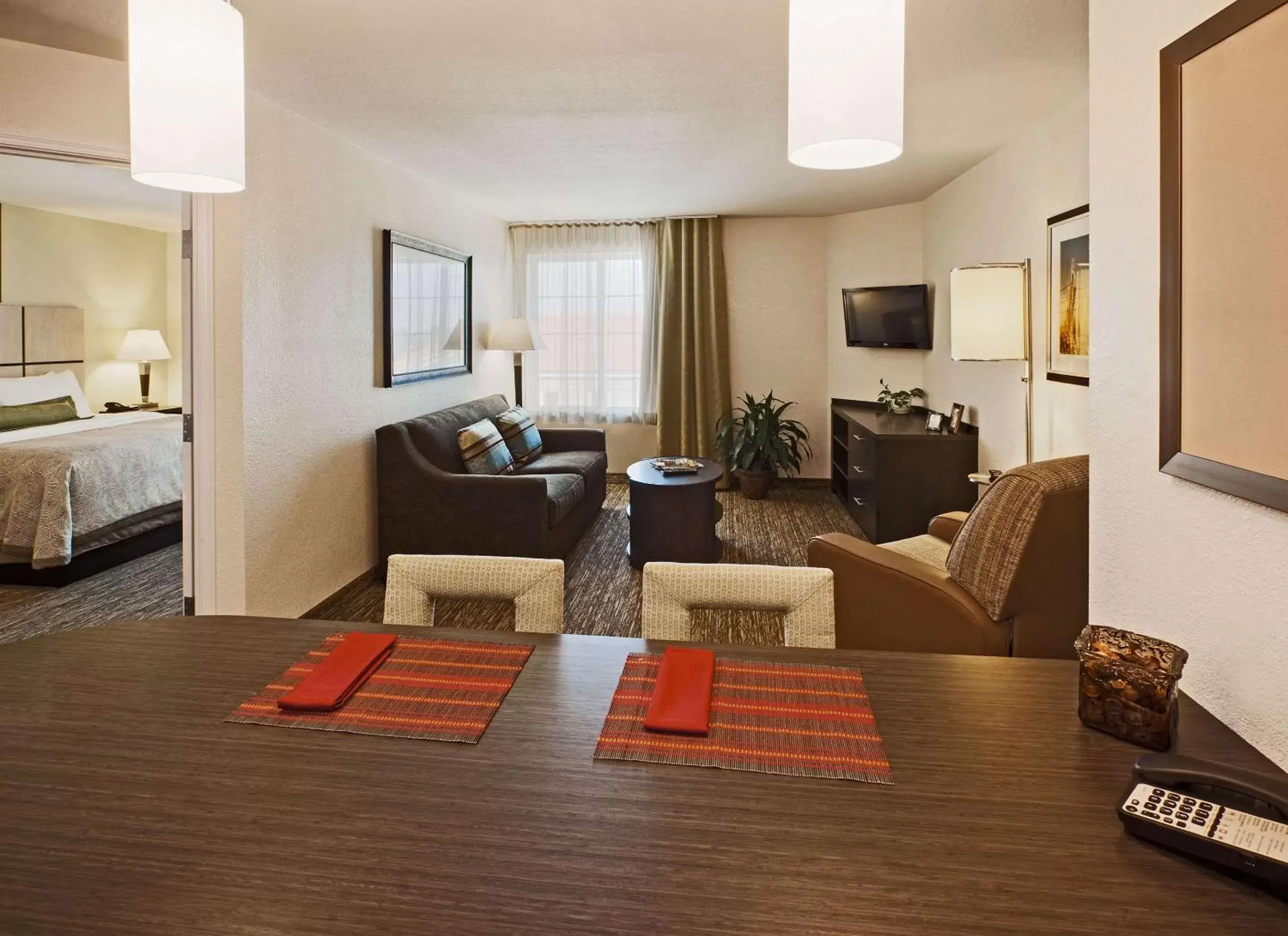 Bedroom, Seating Area in MainStay Suites- Kansas City Overland Park