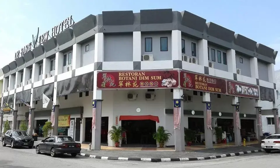 Restaurant/places to eat, Property Building in De Parkview Hotel