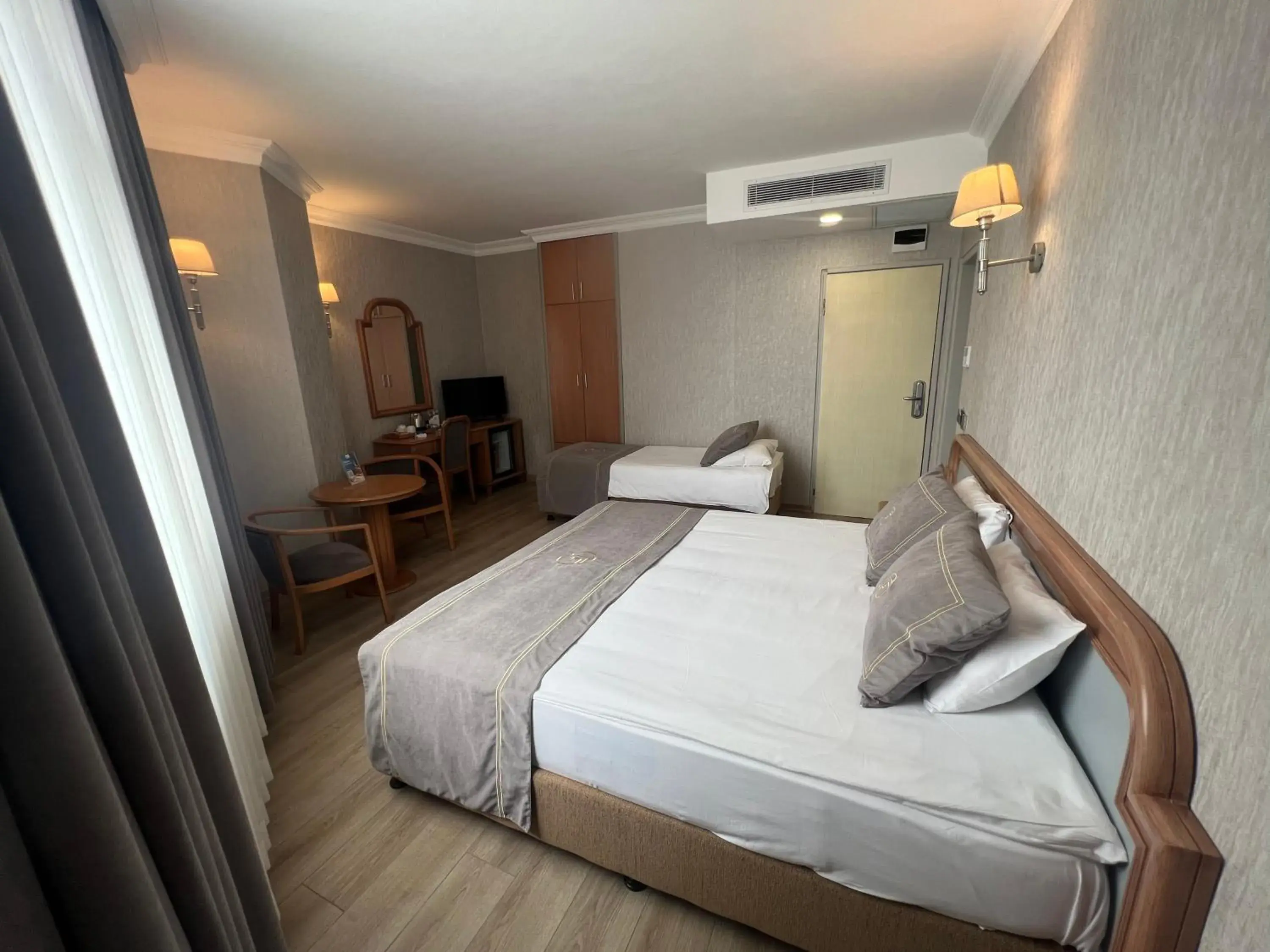 Photo of the whole room, Bed in Fuar Hotel Photo of the whole room, Bed in Fuar Hotel