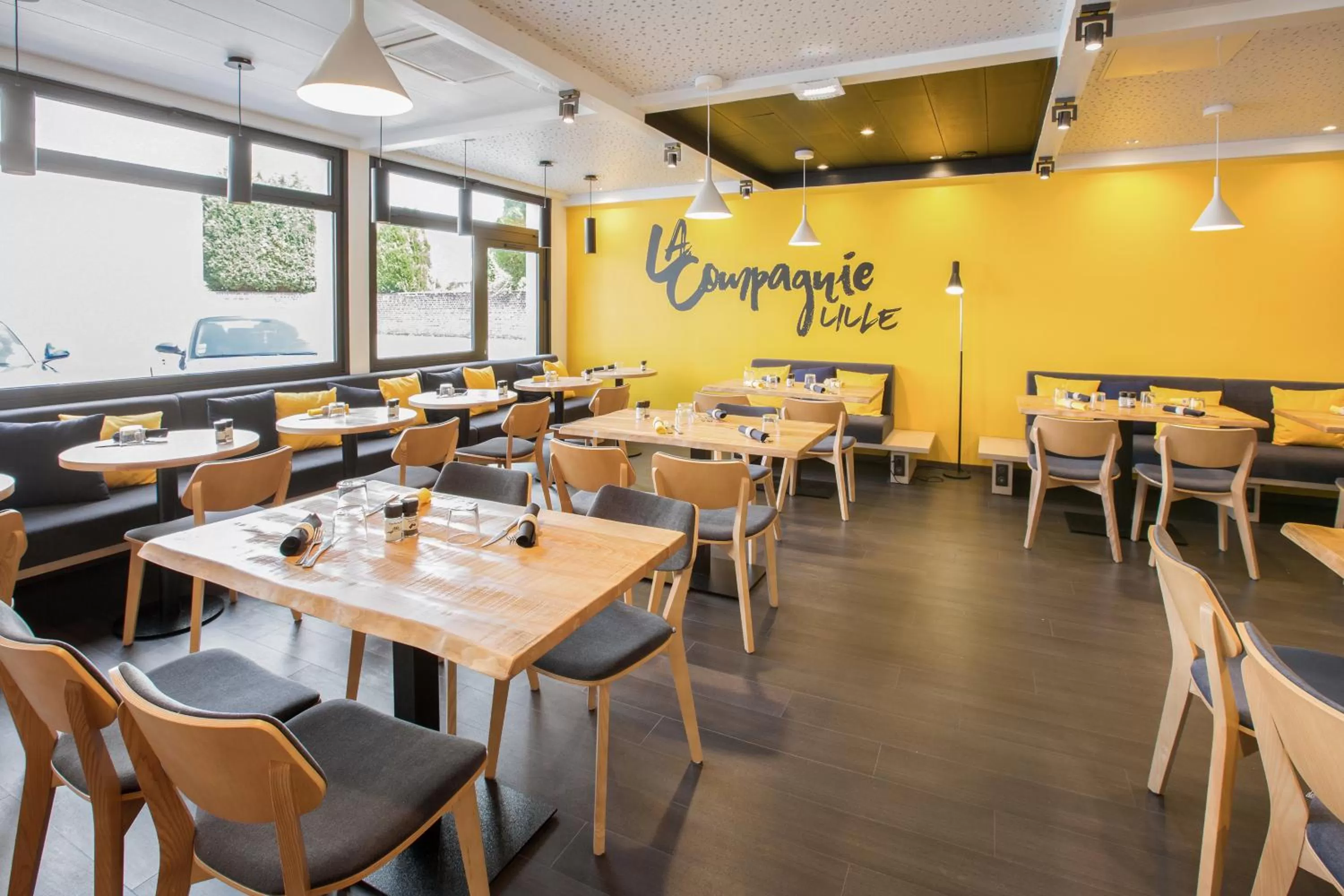 Restaurant/places to eat in ibis Lille Lomme Centre