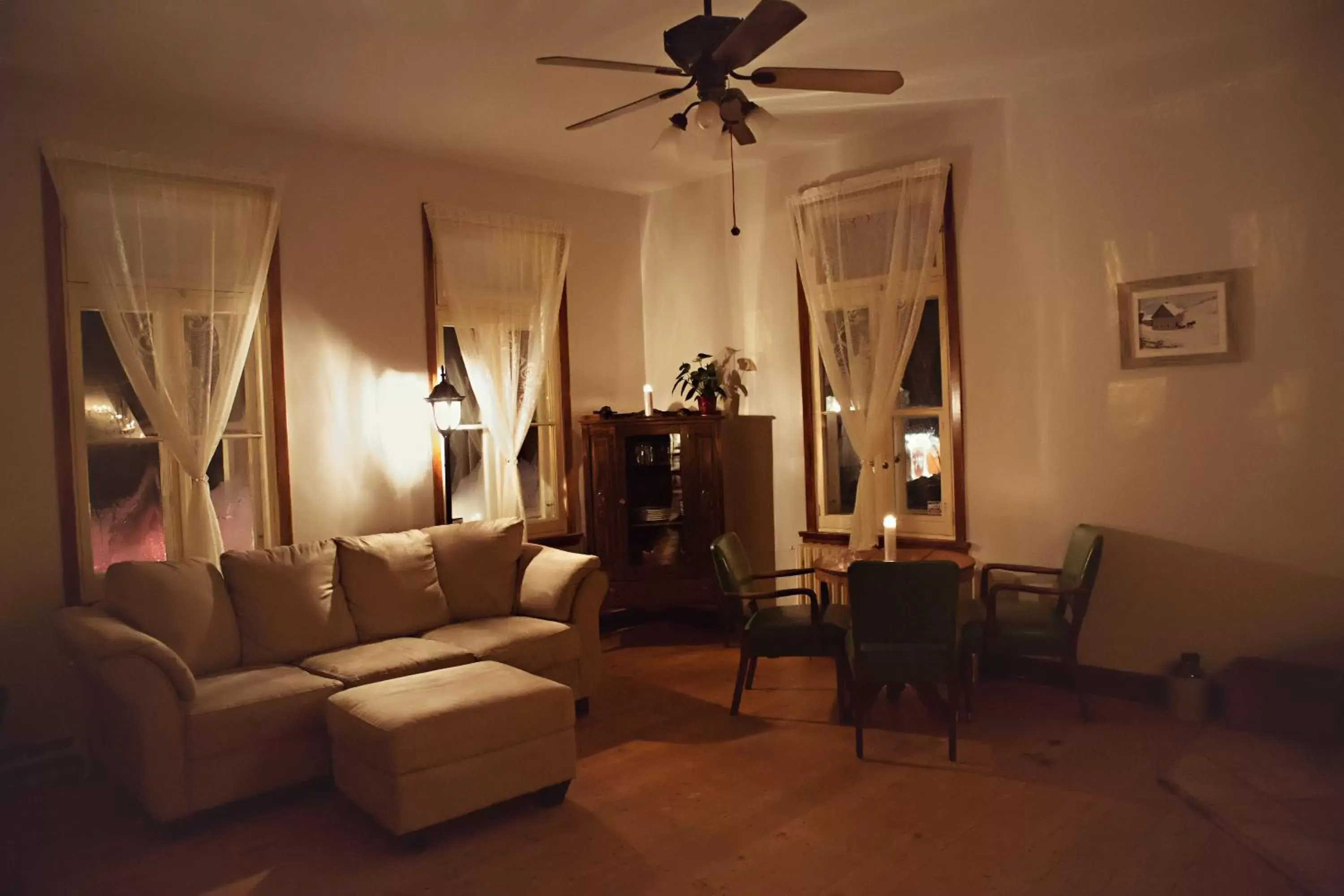 Restaurant/places to eat, Seating Area in Auberge Carpe Diem