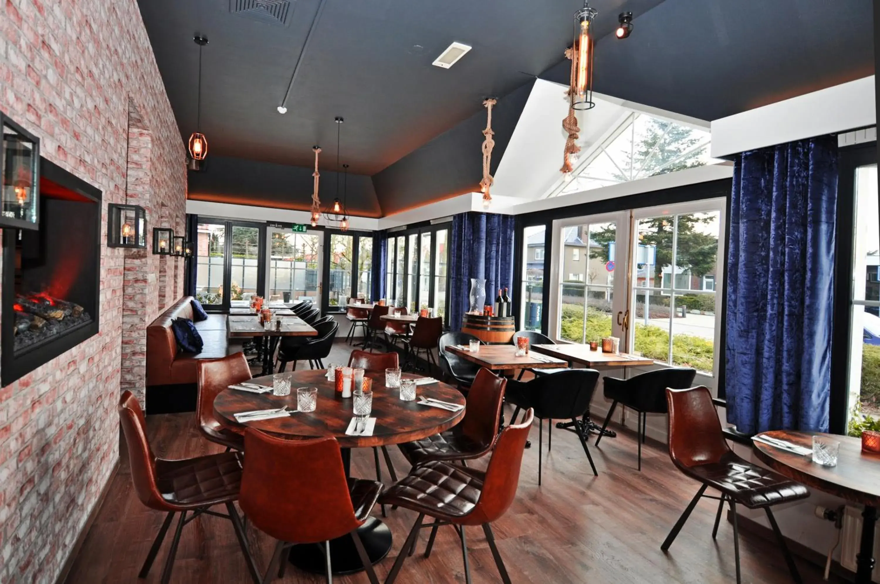 Restaurant/Places to Eat in Boutique Hotel Herbergh Amsterdam Airport FREE PARKING