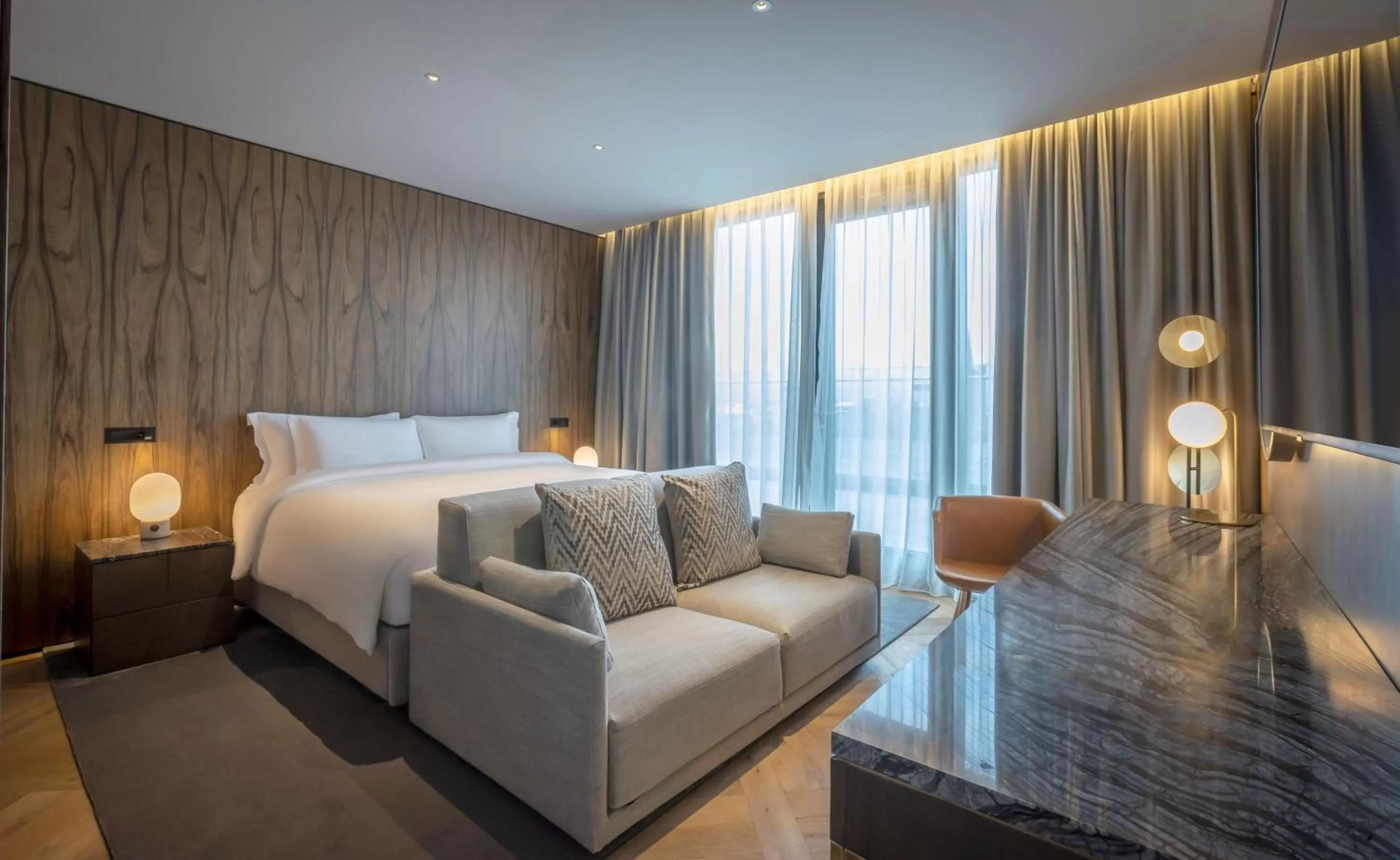 Photo of the whole room, Bed in Radisson Blu Royal Hotel Dublin