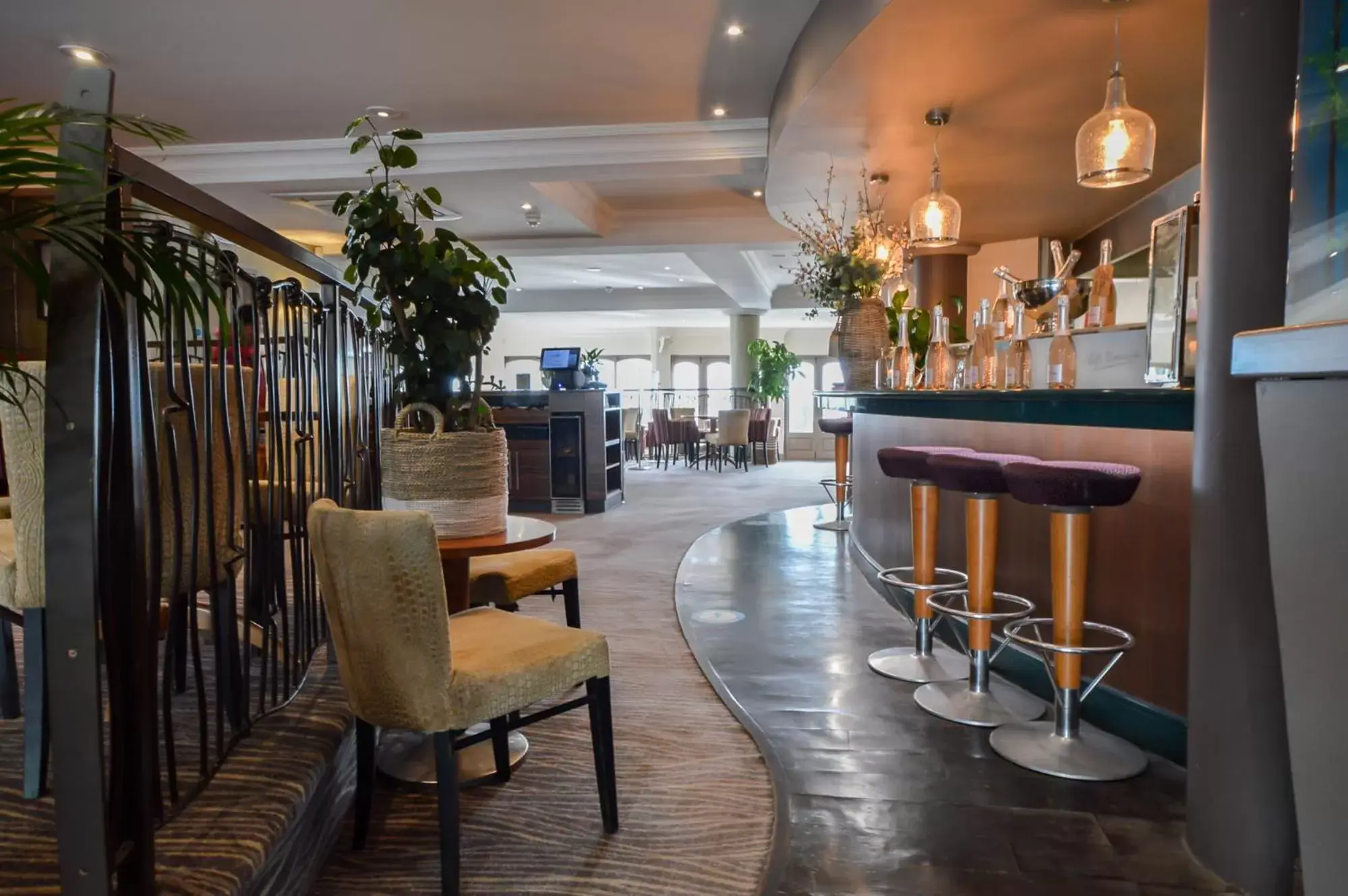 Dining area, Lounge/Bar in Pebble Beach Restaurant, Terrace and Rooms