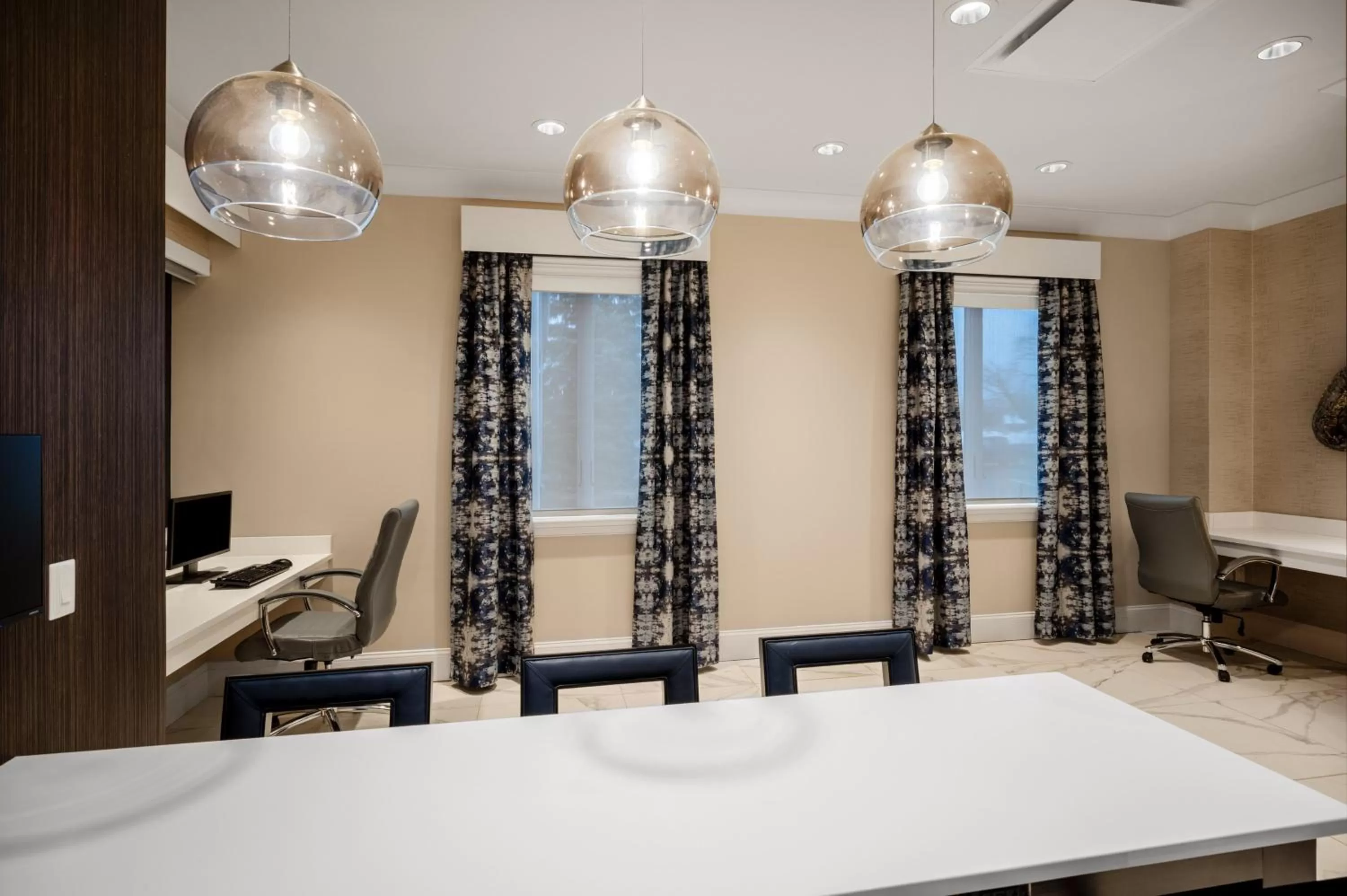 Other, Bed in Crowne Plaza Albany - The Desmond Hotel