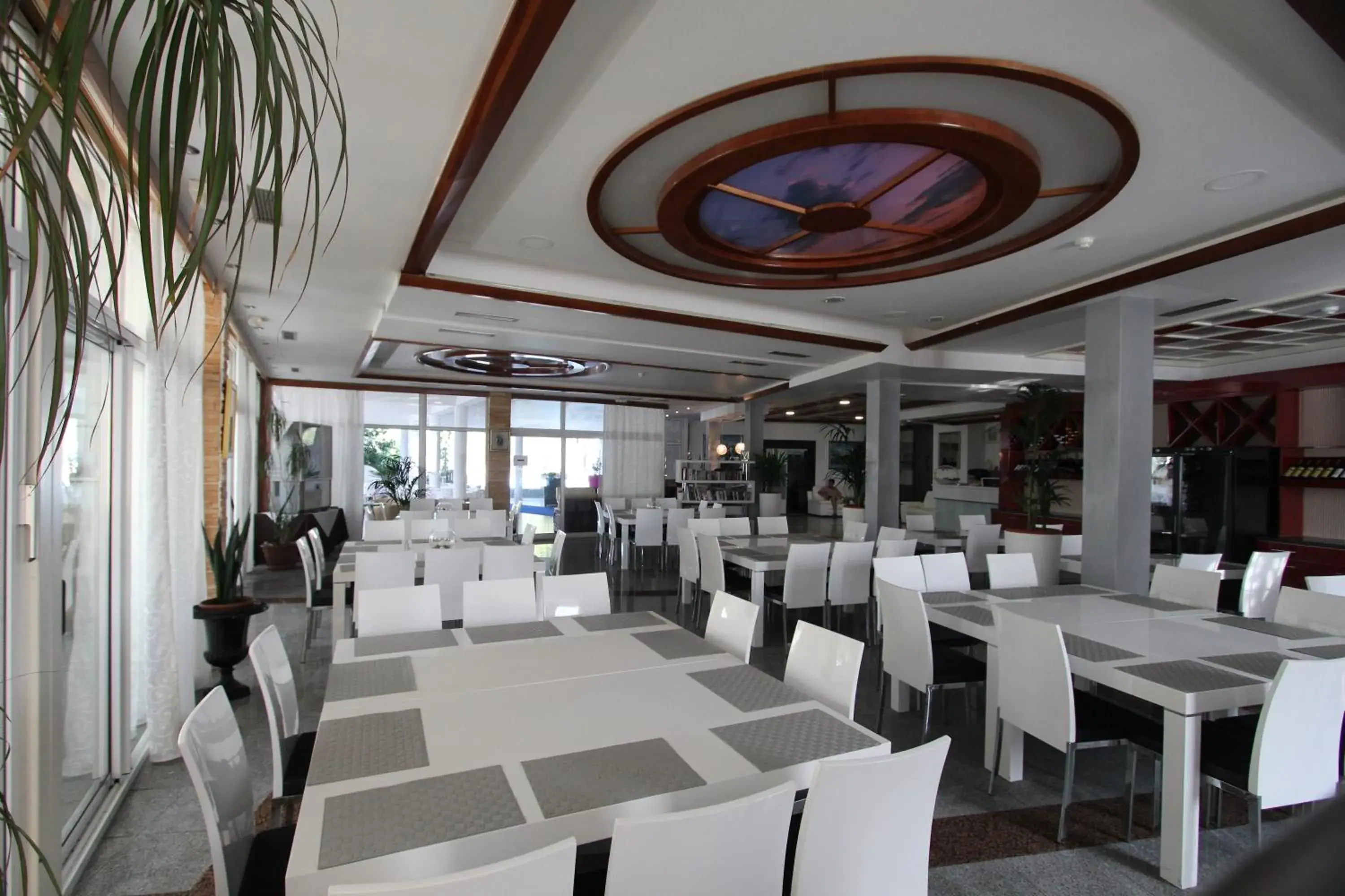 Restaurant/Places to Eat in Hotel Sveti Kriz