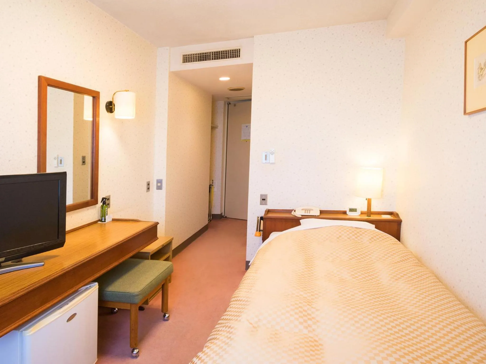 Photo of the whole room, Bed in Yatsushiro Grand Hotel