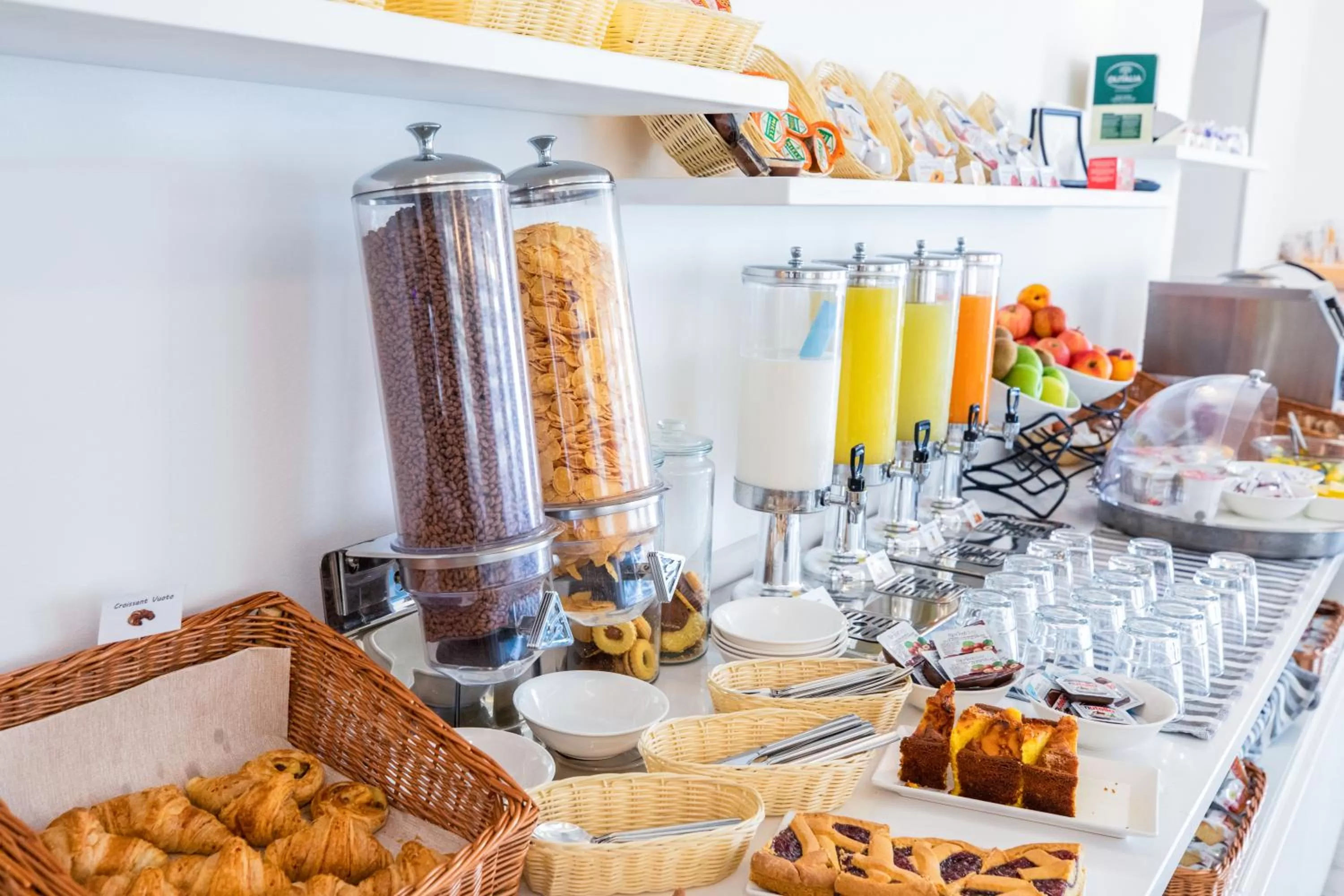 Food and drinks in Hotel Gabbiano