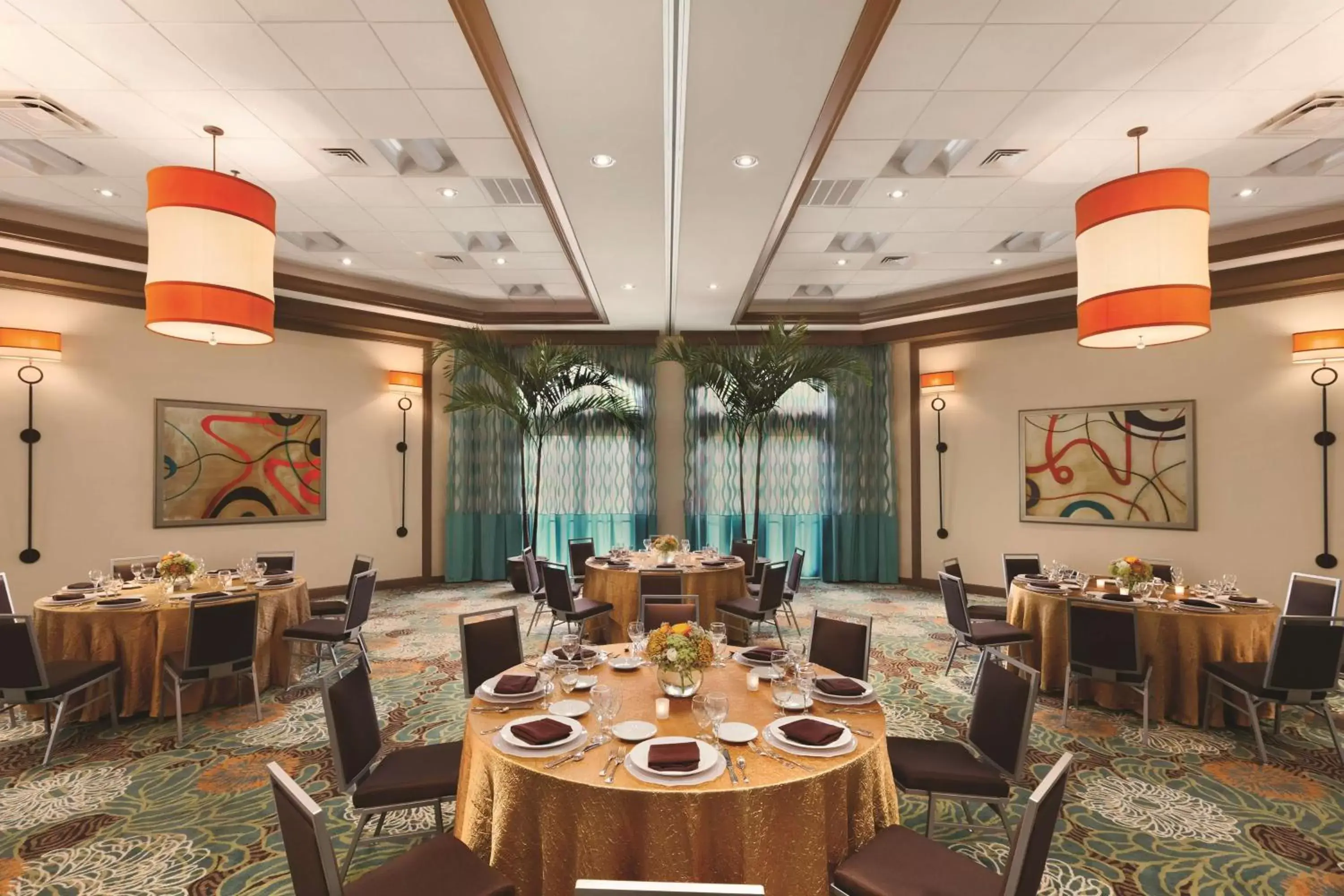 Meeting/conference room, Restaurant/Places to Eat in DoubleTree Suites by Hilton Orlando at Disney Springs