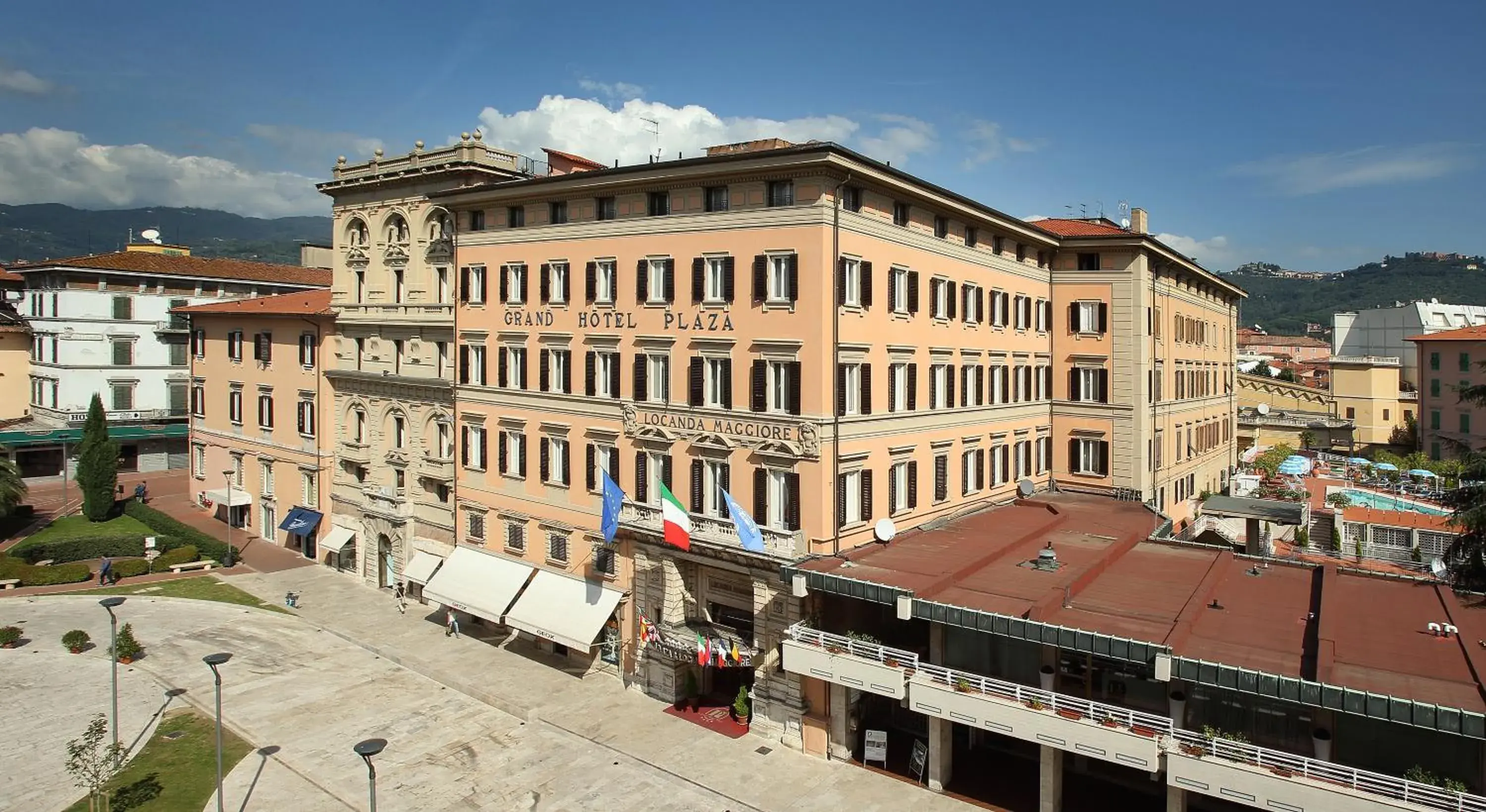 Facade/entrance in Grand Hotel Plaza & Locanda Maggiore