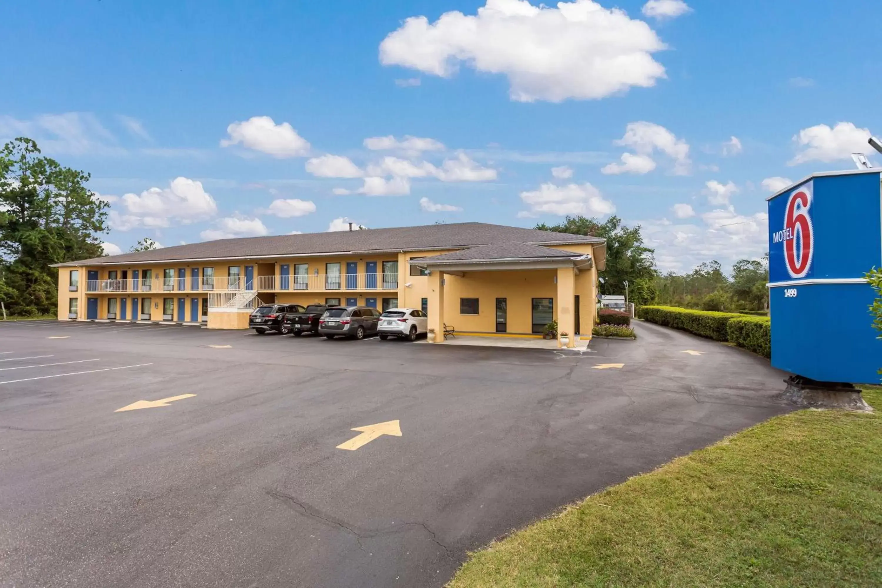 Property Building in Motel 6-Macclenny, FL