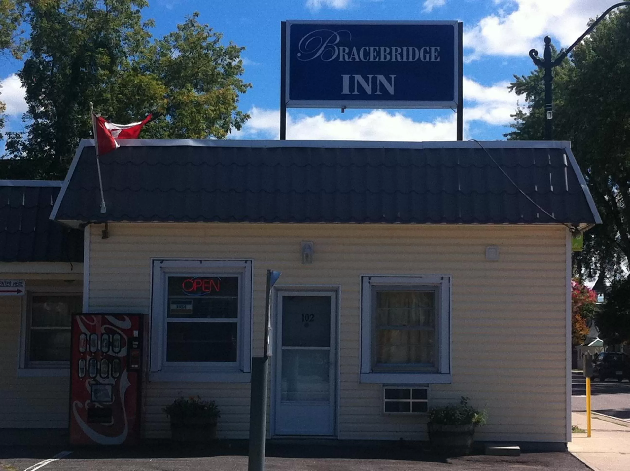 Property building in Bracebridge Inn