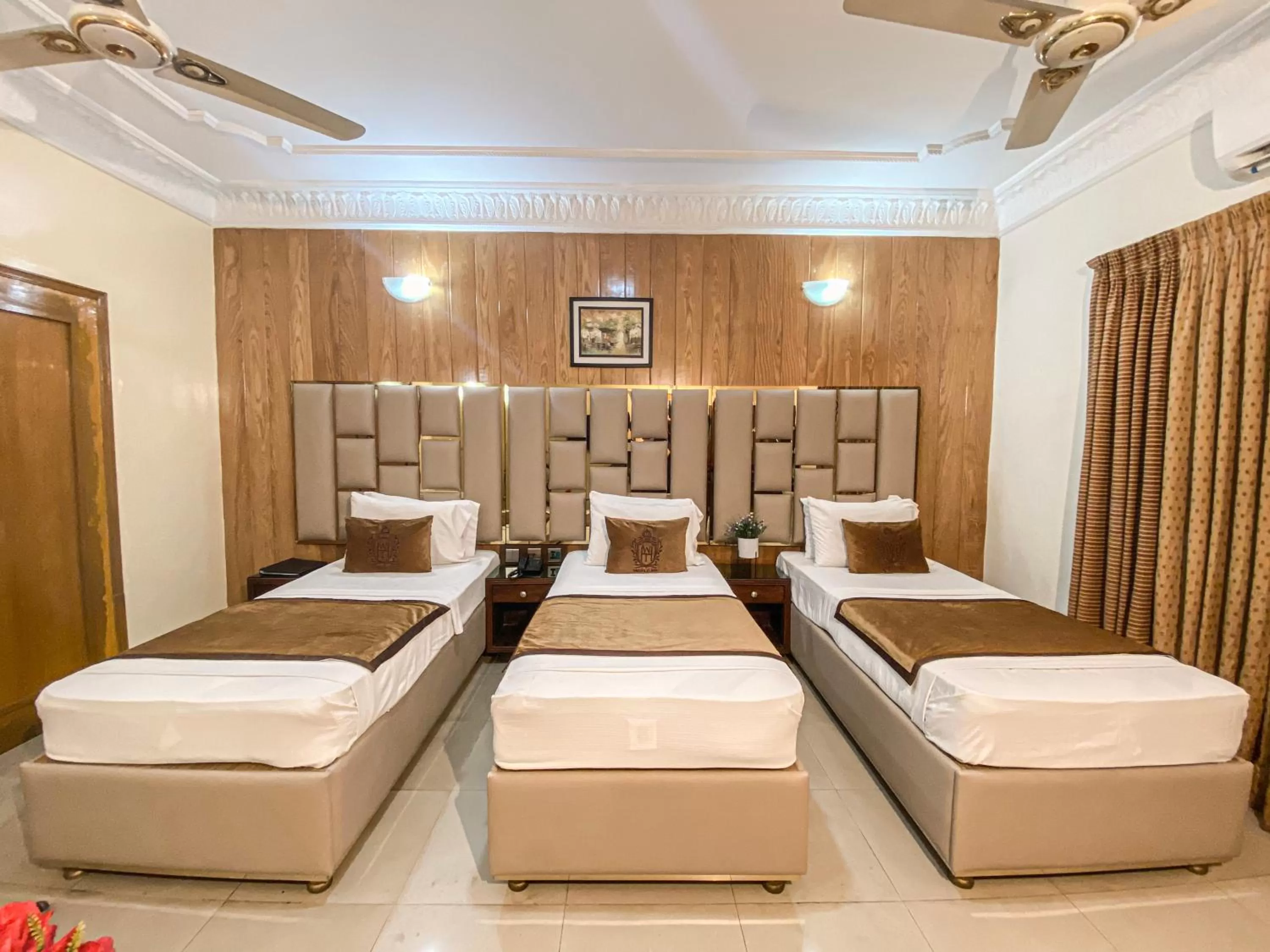 Bed in World Inn Karachi