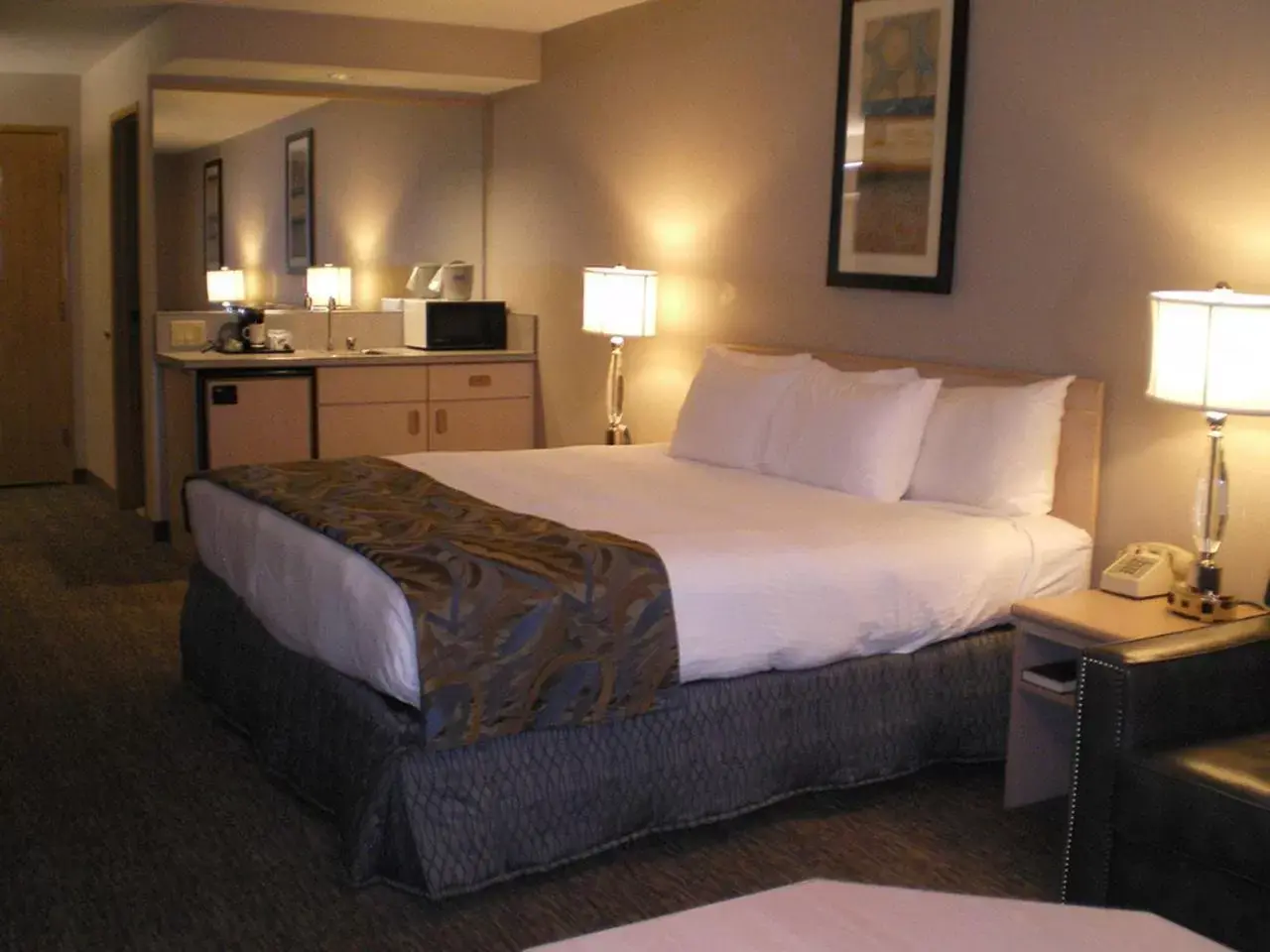 Bed in Shilo Inn Suites Hotel - Nampa Suites