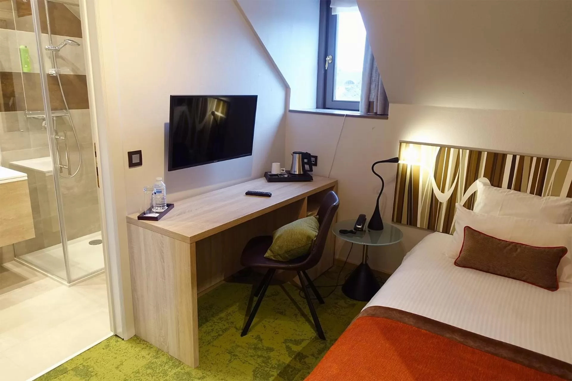 Bed in Hôtel du Parc Ath