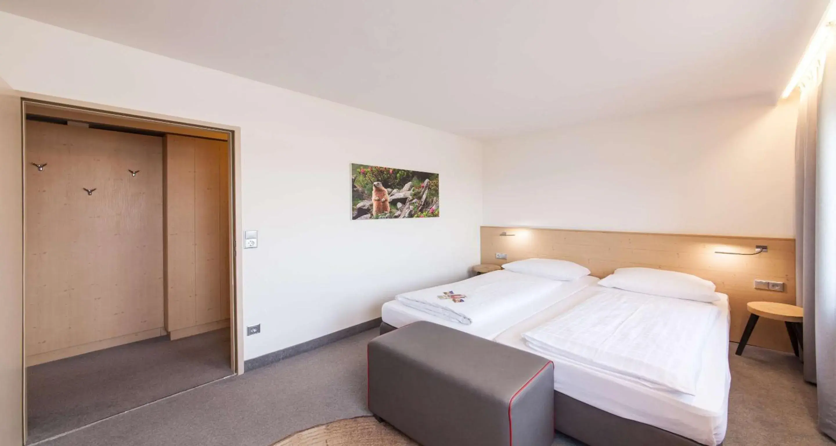 Photo of the whole room, Bed in Sure Hotel by Best Western Muenchen Hauptbahnhof