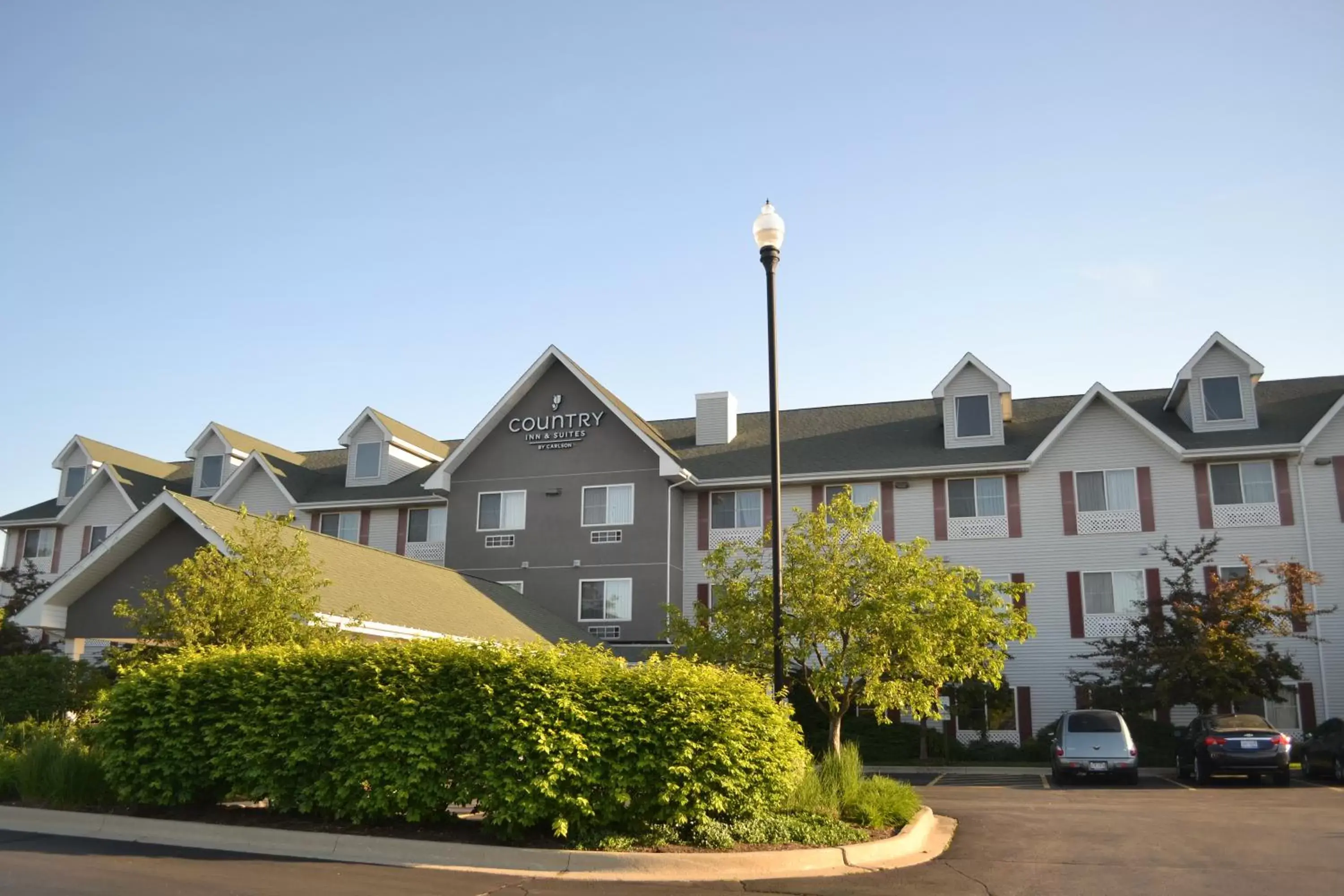 Property Building in Country Inn & Suites by Radisson, Gurnee, IL