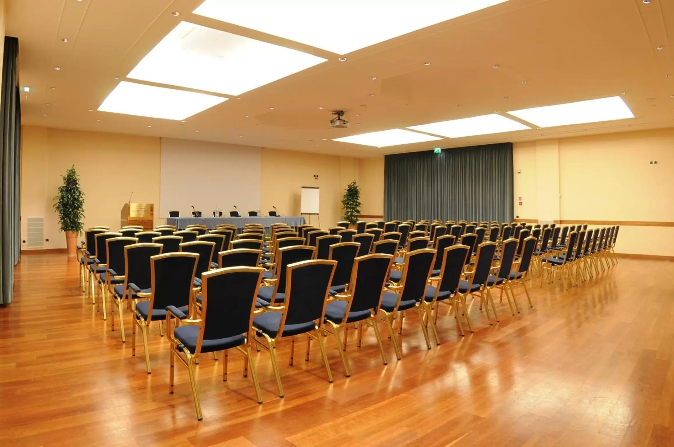 Business facilities in Best Western Hotel Globus City