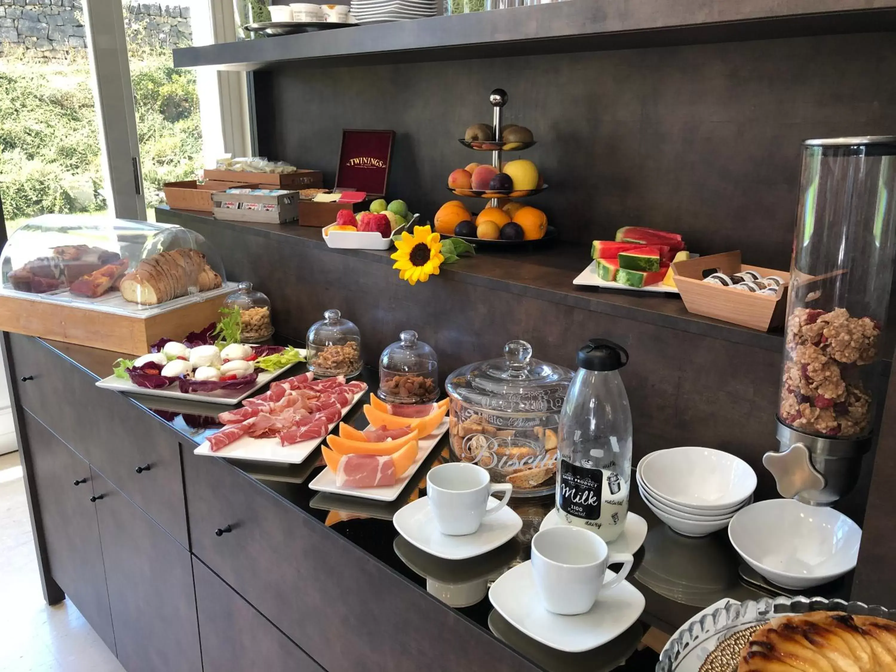 Continental breakfast in Hotel Cave Del Sole