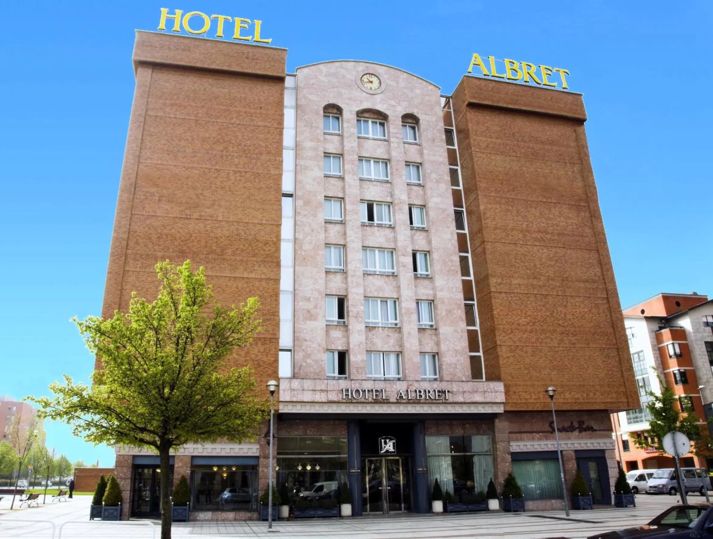 Facade/entrance, Property Building in Hotel Albret