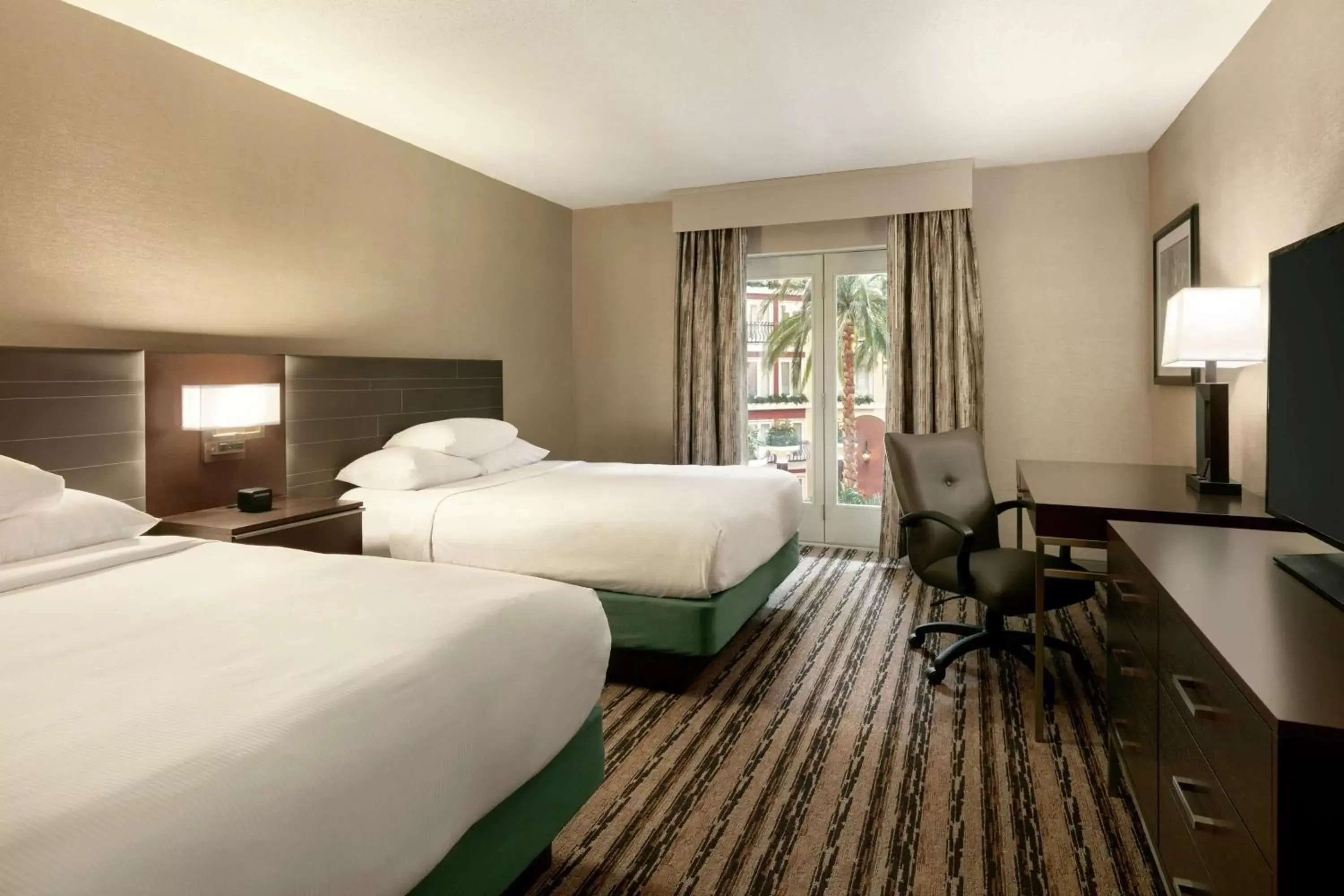 Bedroom in DoubleTree Resort by Hilton Lancaster