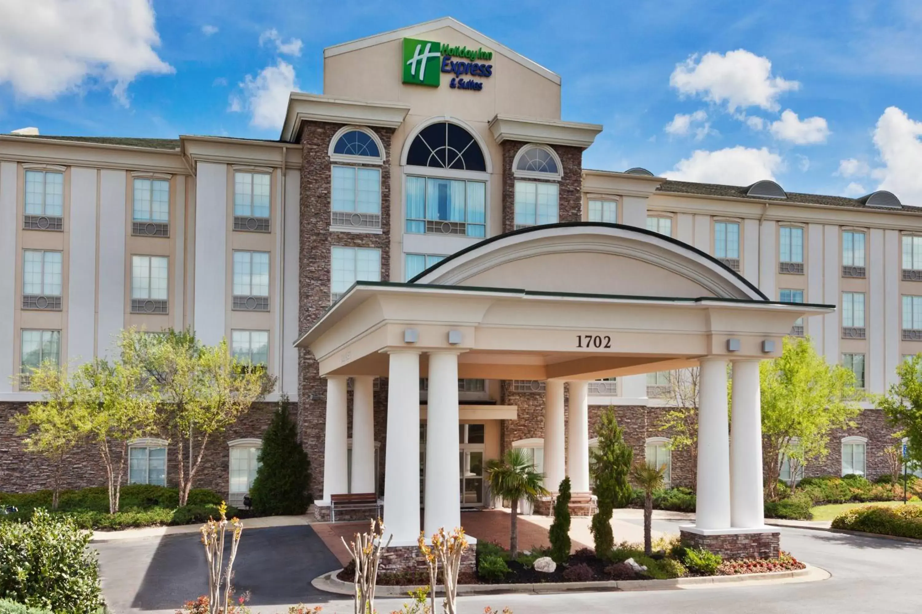 Property building in Holiday Inn Express Phenix City-Fort Benning by IHG Property building in Holiday Inn Express Phenix City-Fort Benning by IHG