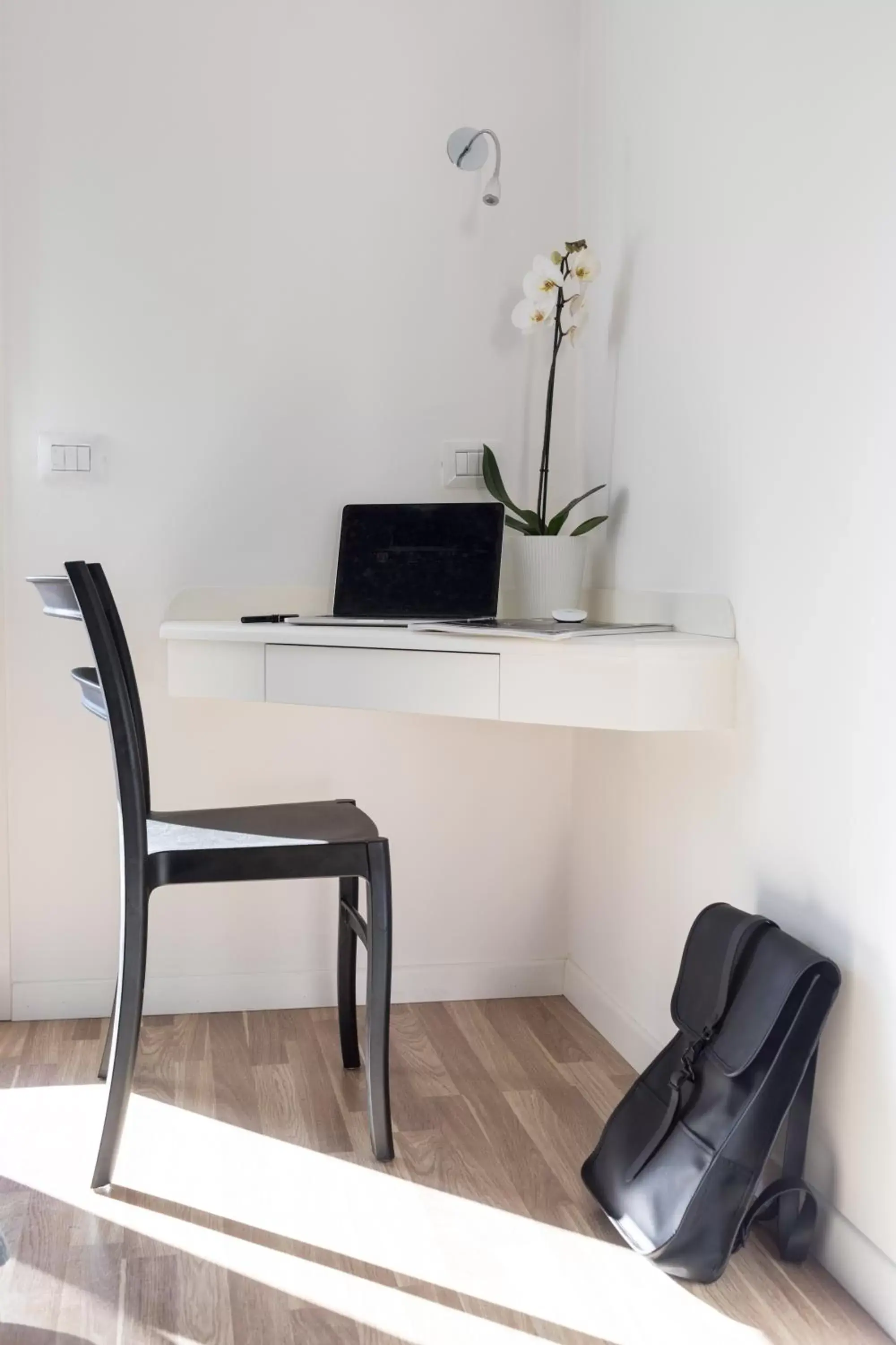 Seating area, TV/Entertainment Center in ASPIO RESIDENCE