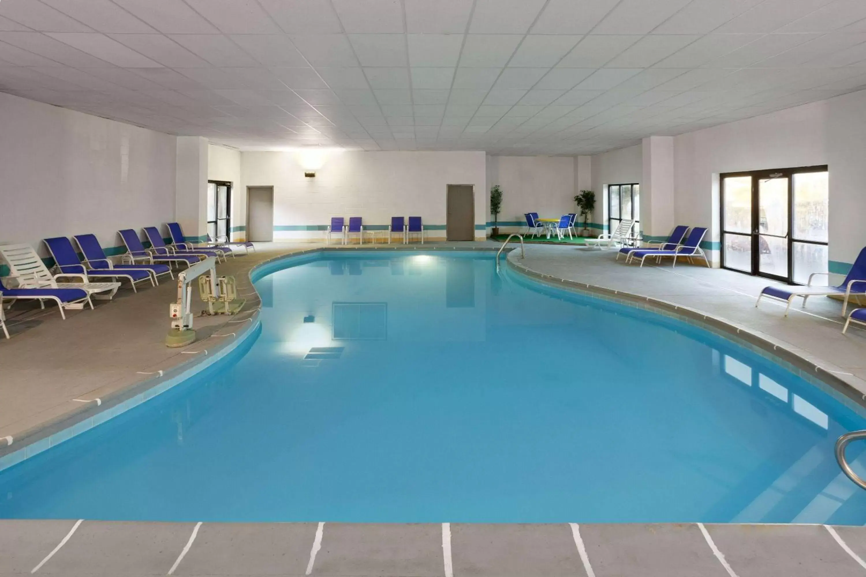 Pool view, Swimming Pool in Days Inn & Suites by Wyndham Northwest Indianapolis