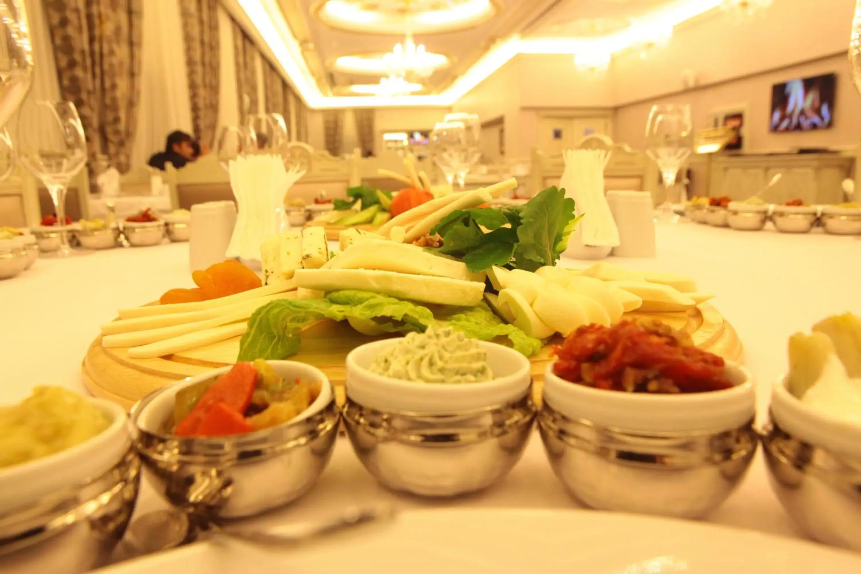 Restaurant/places to eat, Food in Demir Hotel