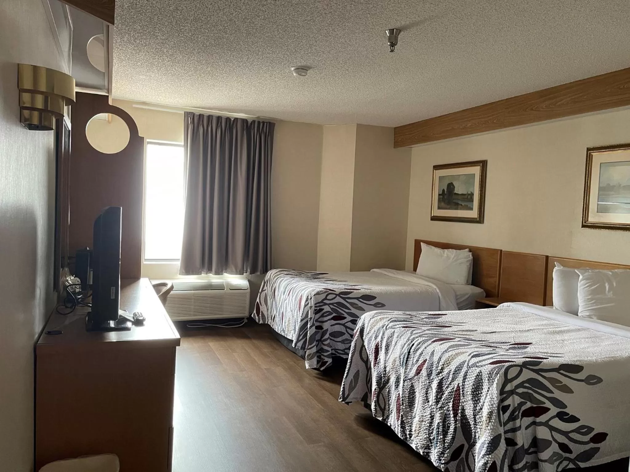 Bedroom, Bed in Red Roof Inn Branson