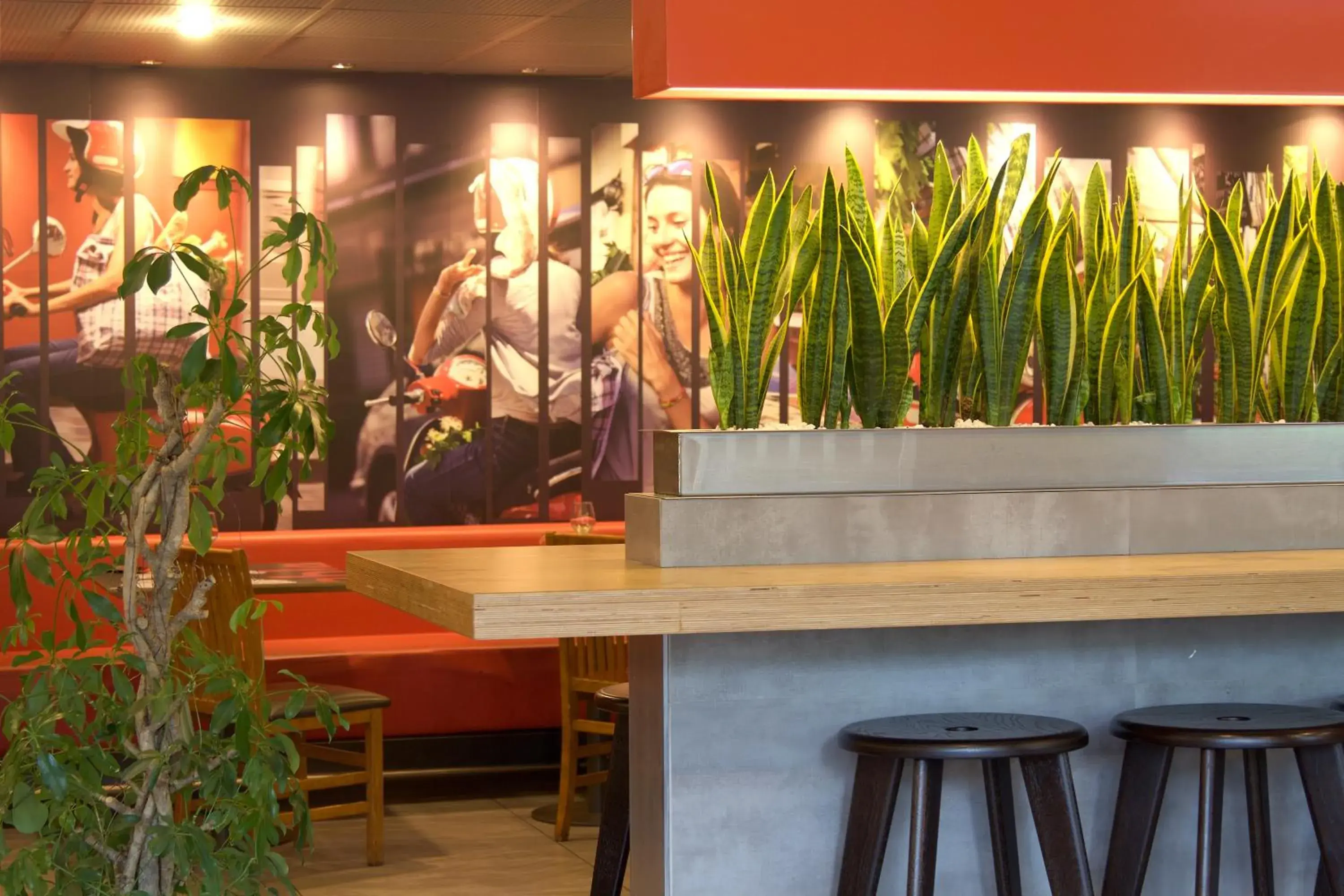 Restaurant/places to eat in ibis Paris Porte d Italie