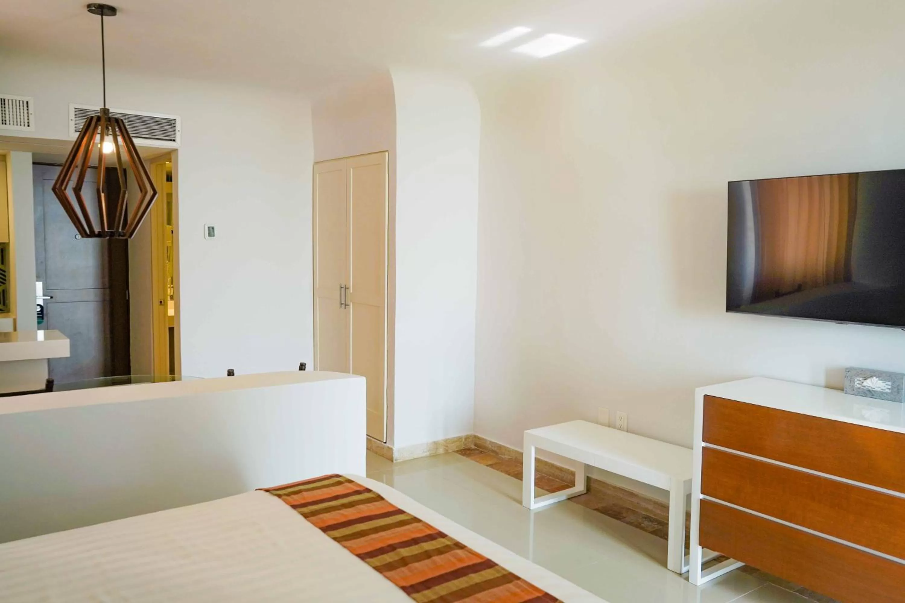 Photo of the whole room, Bed in Luna Palace