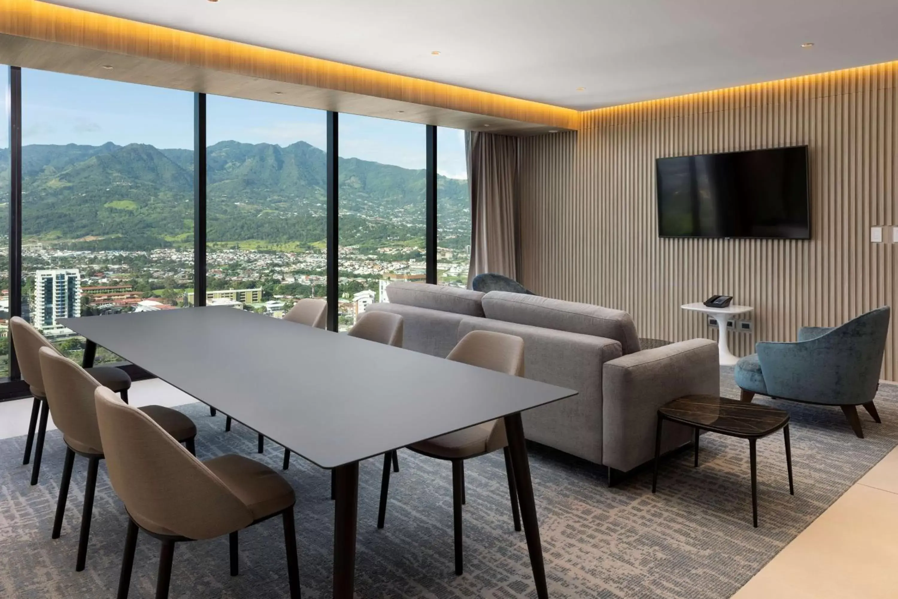 Bedroom, Seating Area in Hilton San Jose La Sabana