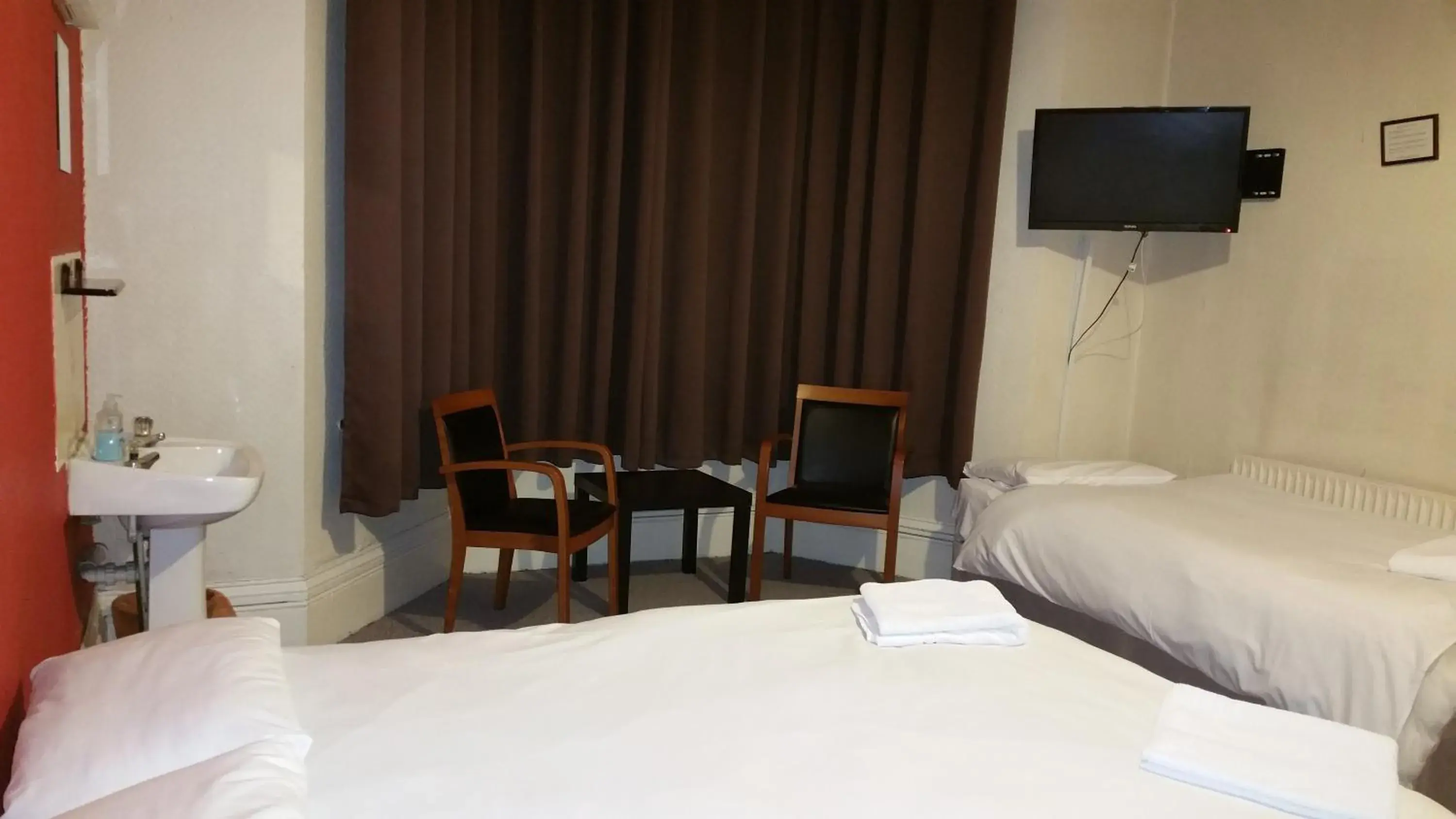 Bed in Best Inn Hotel