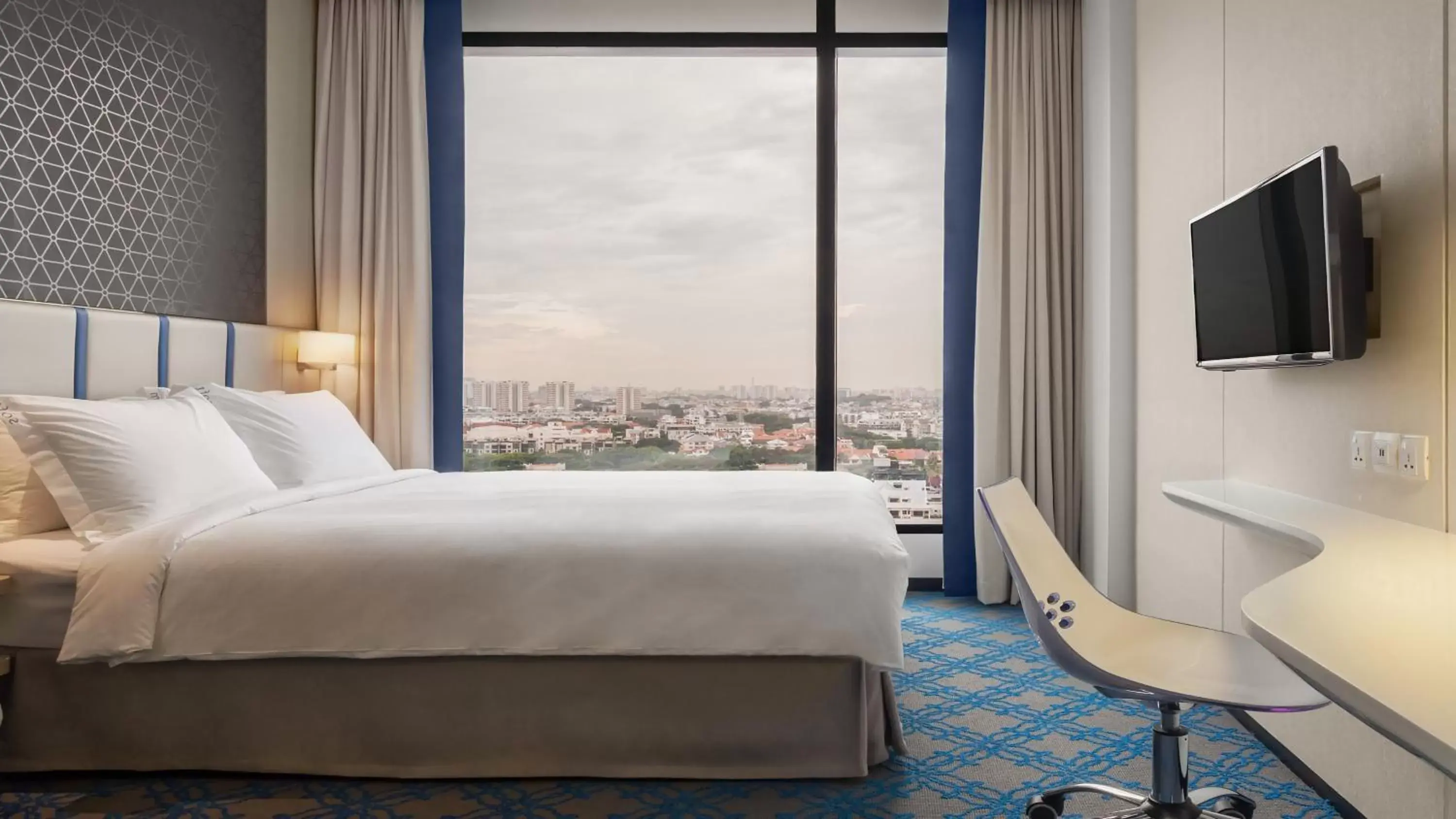 Photo of the whole room, Bed in Holiday Inn Express Singapore Katong, an IHG Hotel