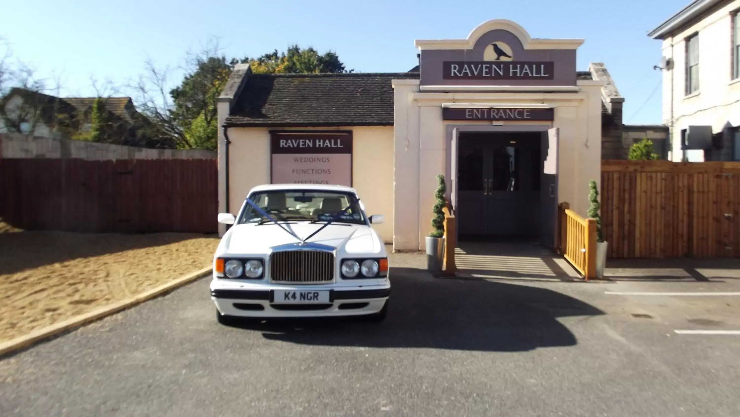 Facade/entrance in The Raven Hotel Facade/entrance in The Raven Hotel