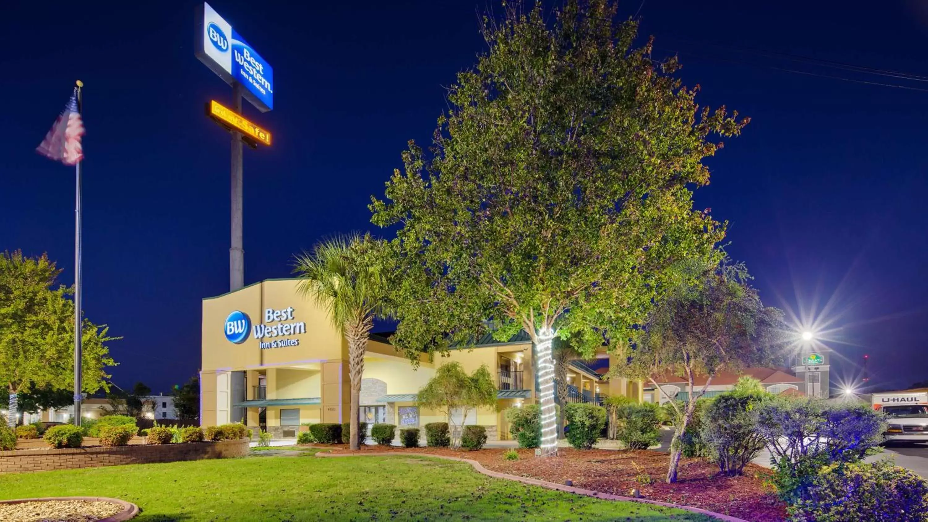 Property Building in Best Western Inn & Suites of Macon