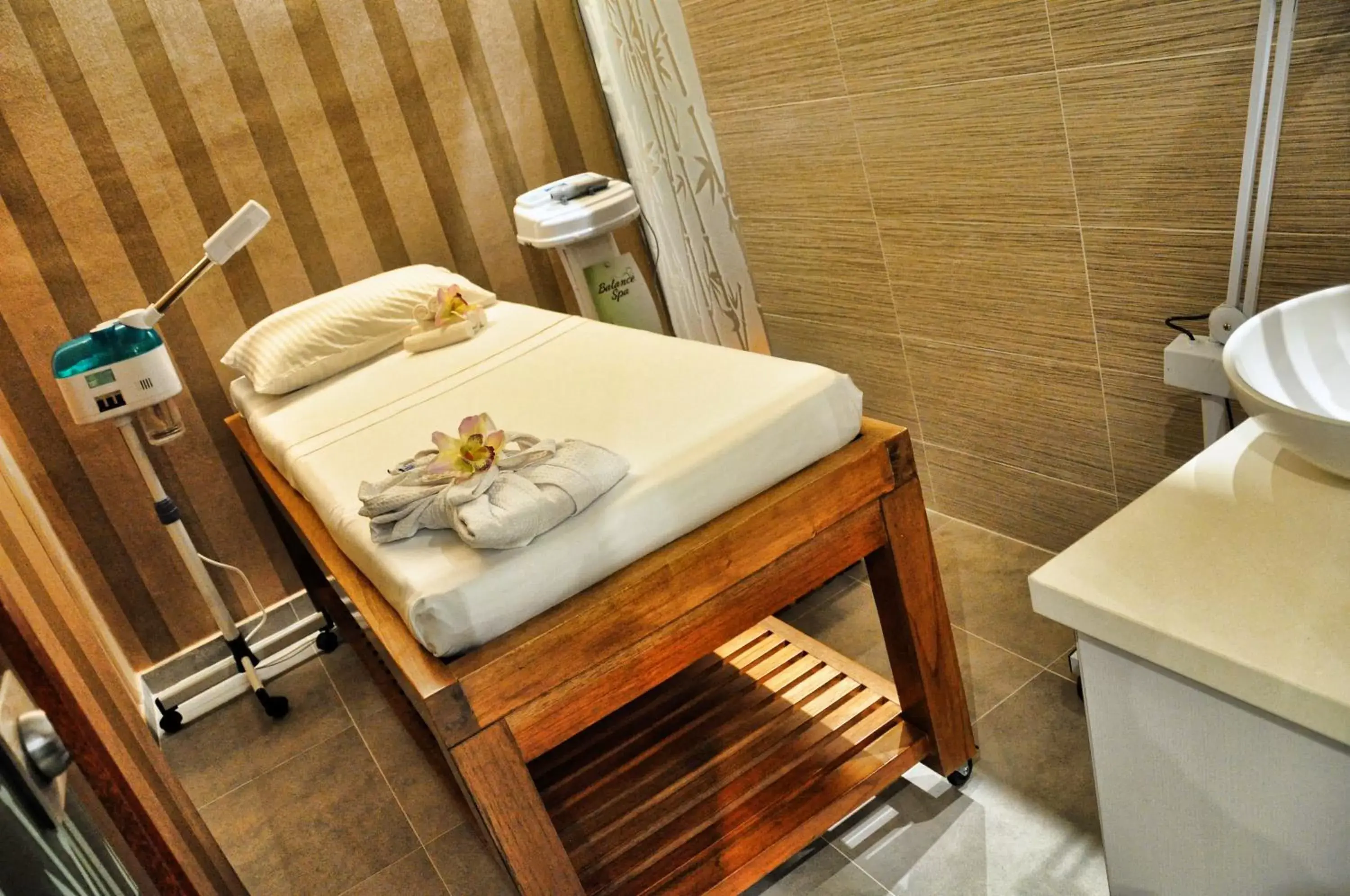 Massage, Bathroom in Hotel Dann Carlton Bucaramanga