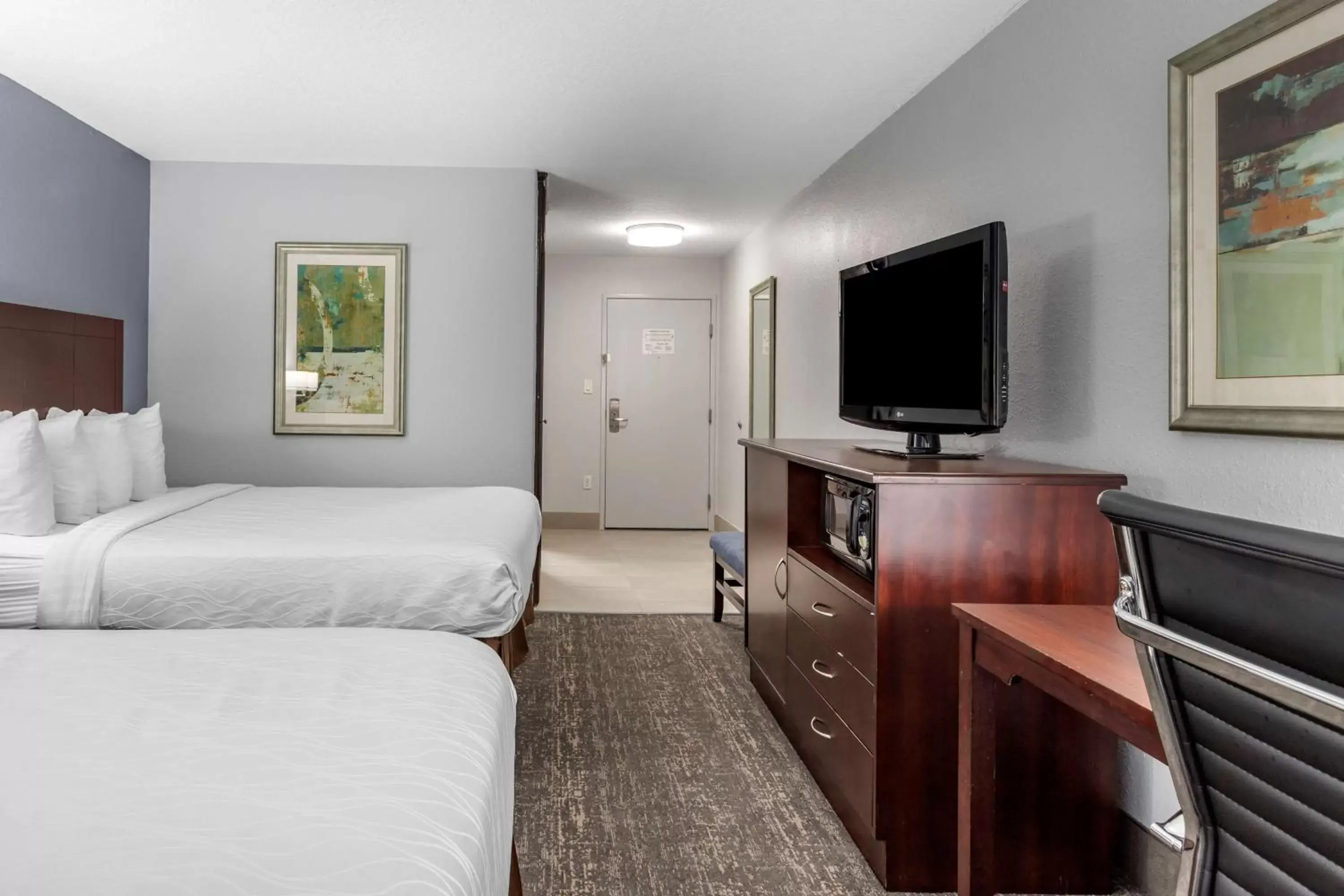 Bedroom, TV/Entertainment Center in Best Western Plus Orange County