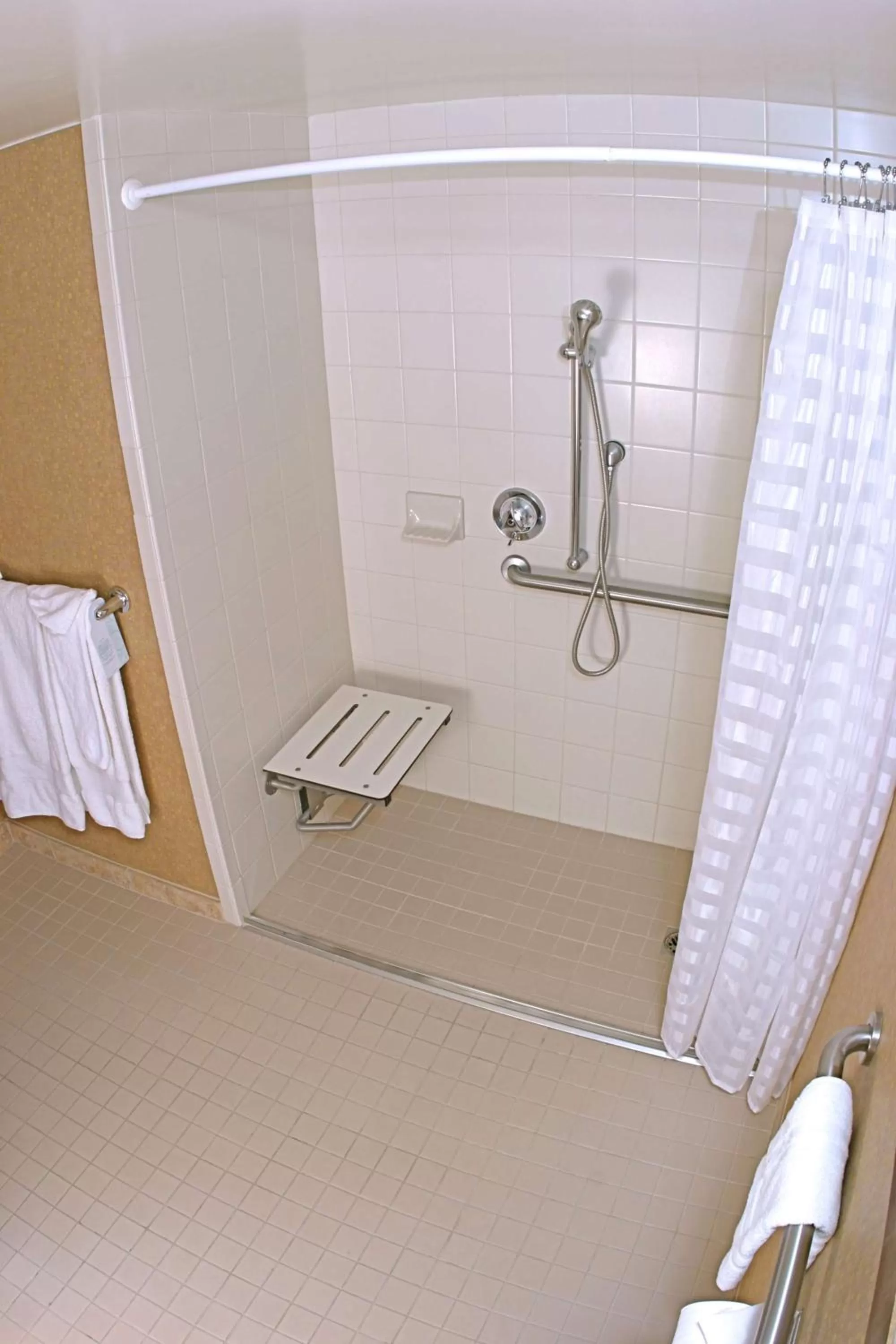 Bathroom in Embassy Suites Los Angeles - International Airport/North