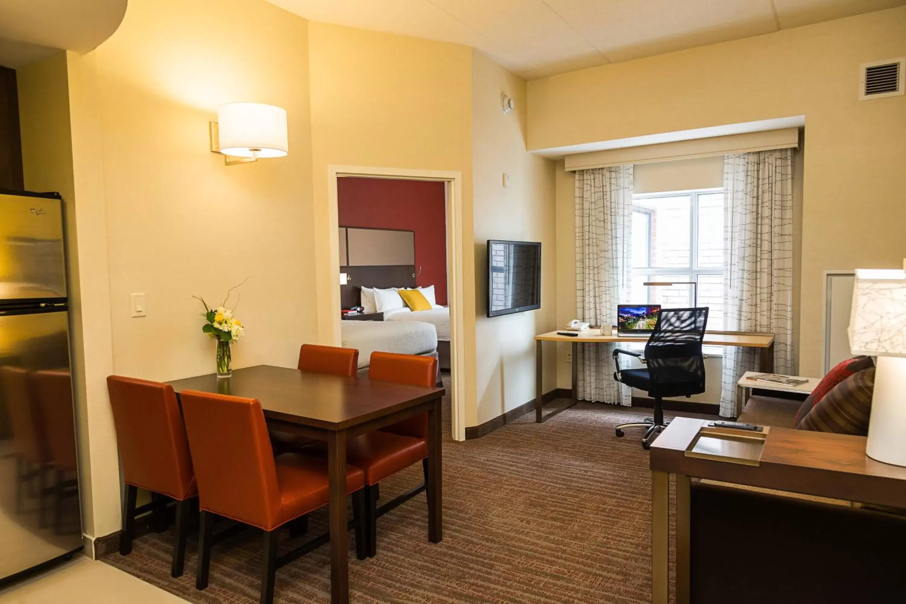 Bedroom, Seating Area in Residence Inn by Marriott Ottawa Airport