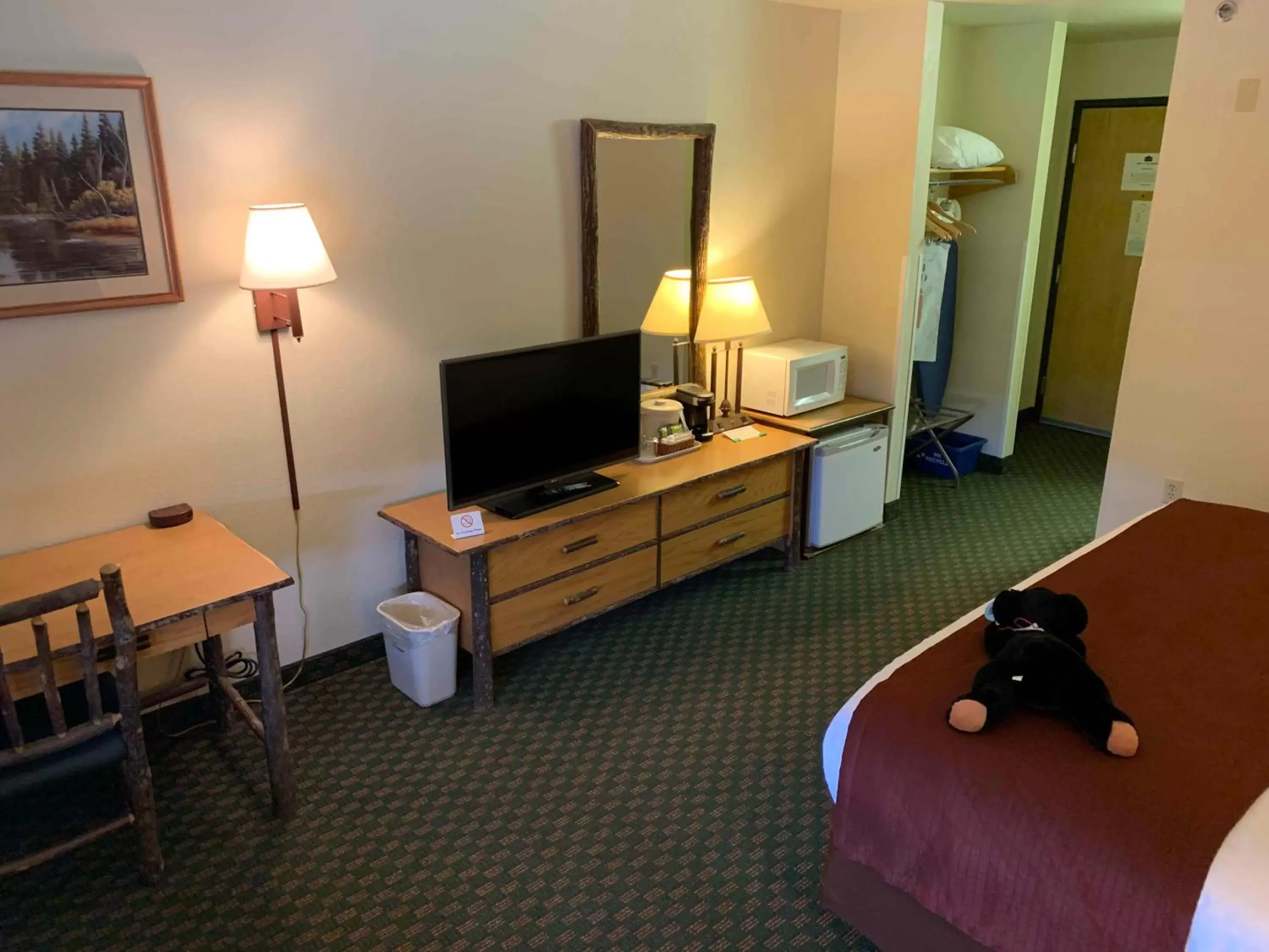 TV and multimedia, TV/Entertainment Center in AmericInn by Wyndham Cody