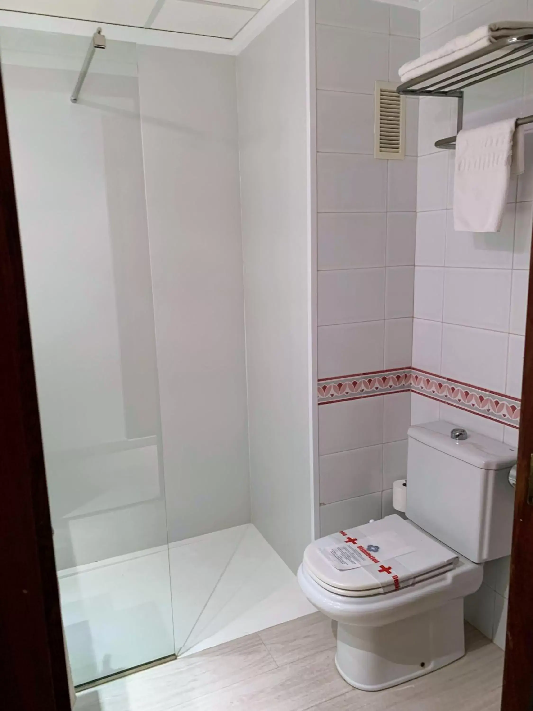 Bathroom in Hotel Voramar Bathroom in Hotel Voramar