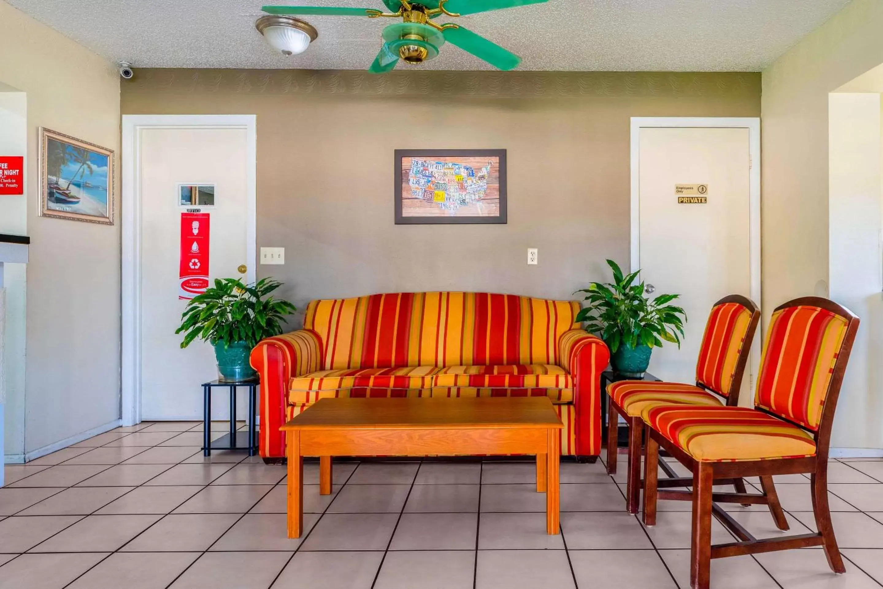 Lobby or reception, Seating Area in Econo Lodge Crystal River