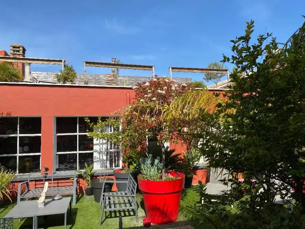 Patio, Property Building in Le Patio Père Pigne Guestroom