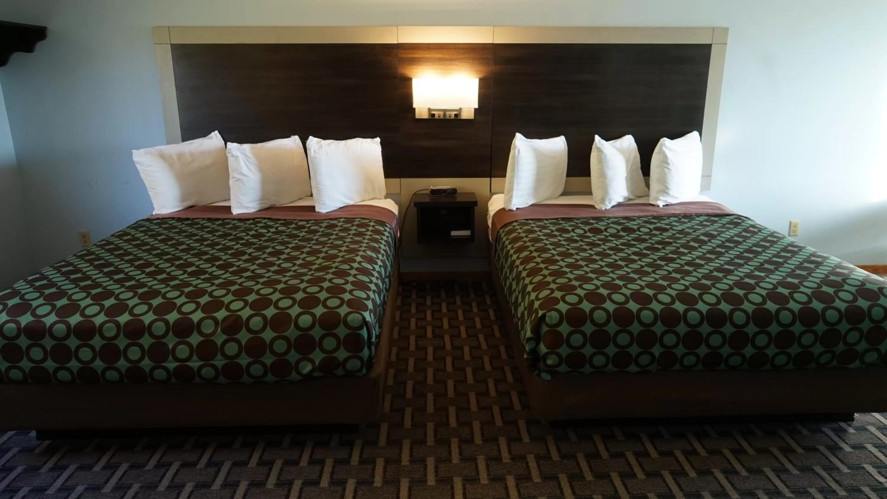 Bed in Budget Host Inn Fridley