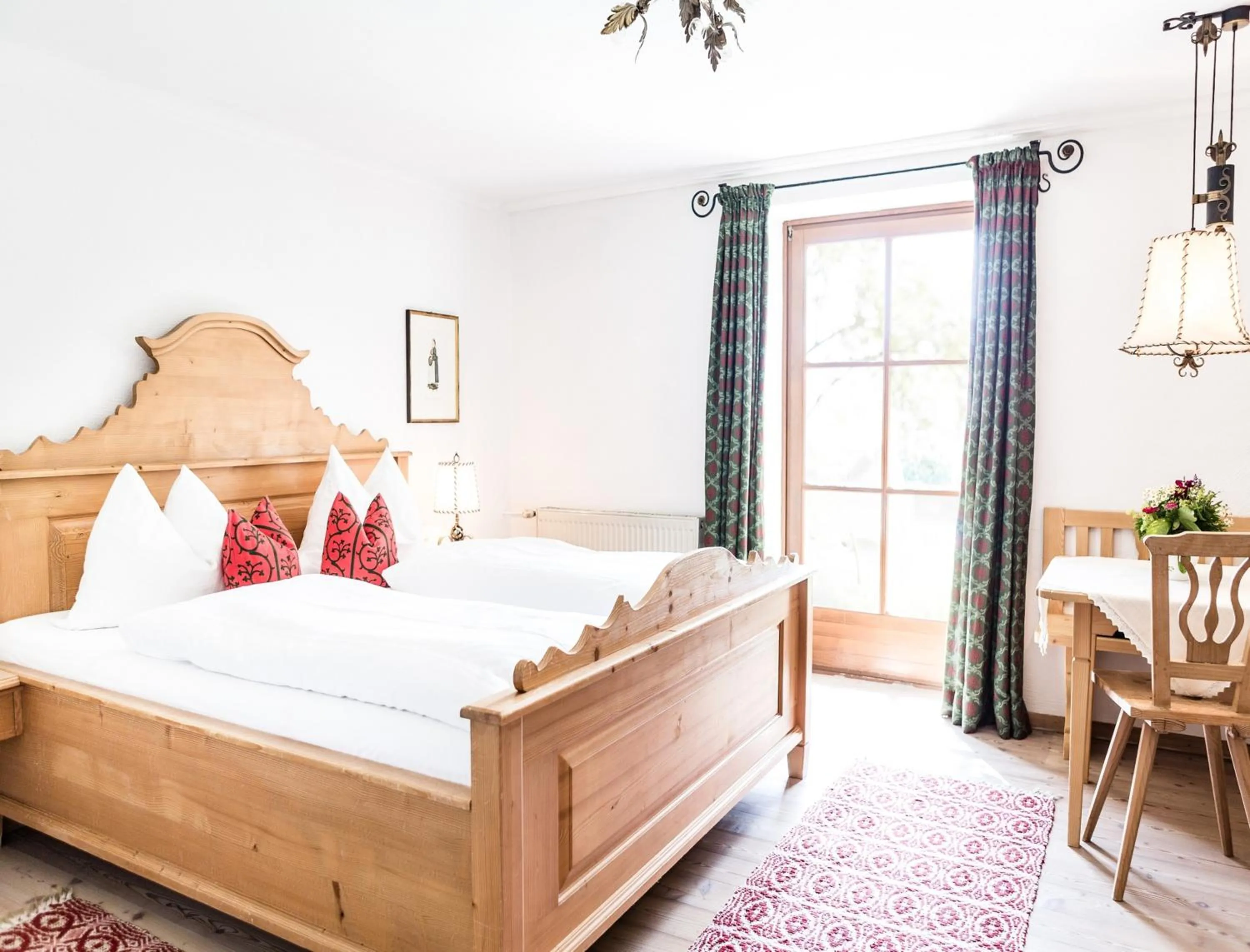 Photo of the whole room, Bed in Salzburg Hotel Holznerwirt