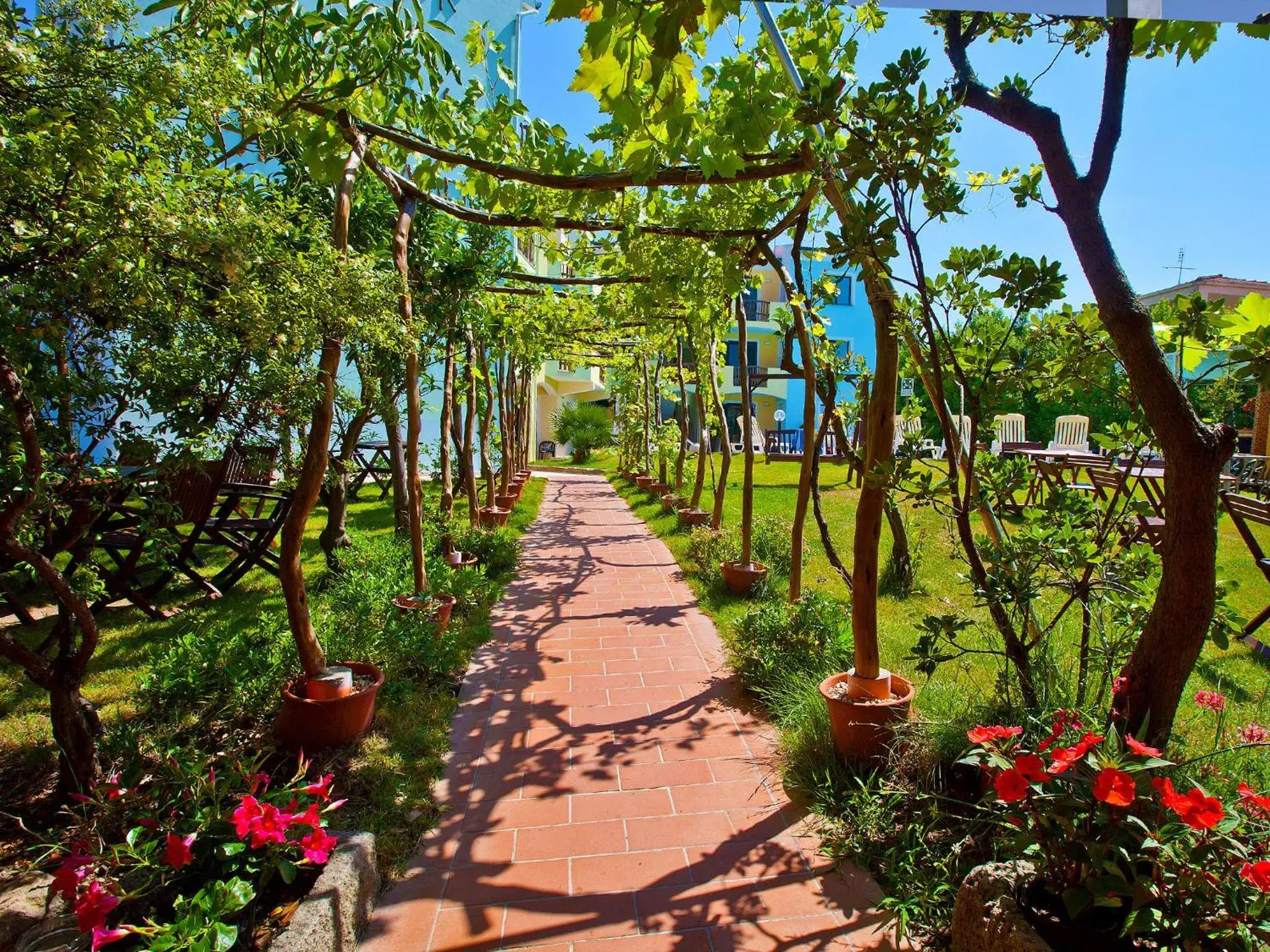 Facade/entrance, Garden in Hotel Ariadimari